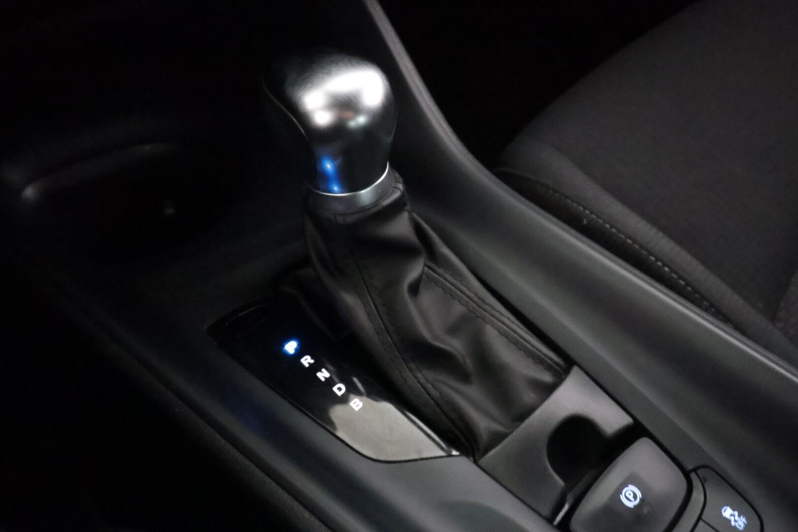 Toyota C-HR 2019 1,8 Hybrid Active Edition - | ACC | Kaistavahti | Navi | P.kamera |  Lohkolämmitin | Sisätilanlämmitin | Keyless | Kahdet renkaat | Suomi-auto | Merkkihuollot | 