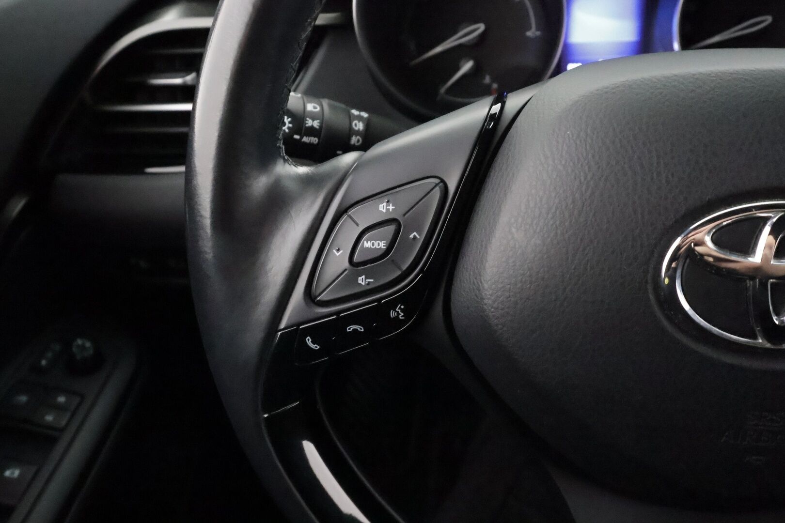 Toyota C-HR 2019 1,8 Hybrid Active Edition - | ACC | Kaistavahti | Navi | P.kamera |  Lohkolämmitin | Sisätilanlämmitin | Keyless | Kahdet renkaat | Suomi-auto | Merkkihuollot | 