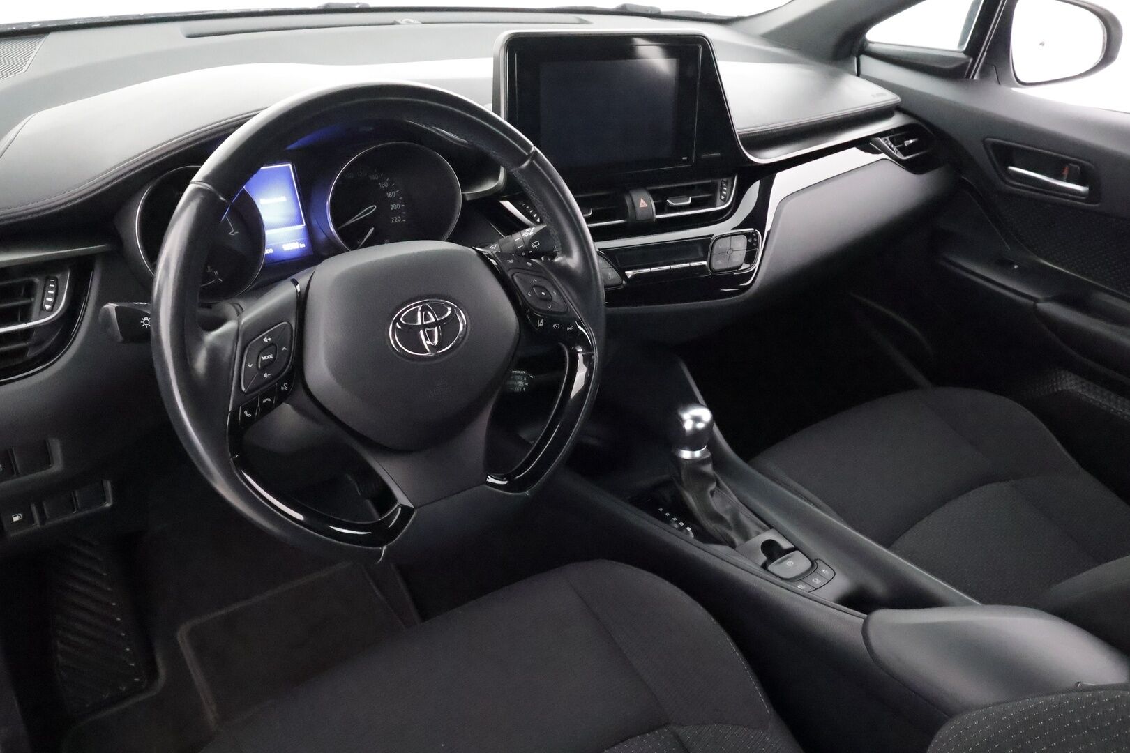 Toyota C-HR 2019 1,8 Hybrid Active Edition - | ACC | Kaistavahti | Navi | P.kamera |  Lohkolämmitin | Sisätilanlämmitin | Keyless | Kahdet renkaat | Suomi-auto | Merkkihuollot | 