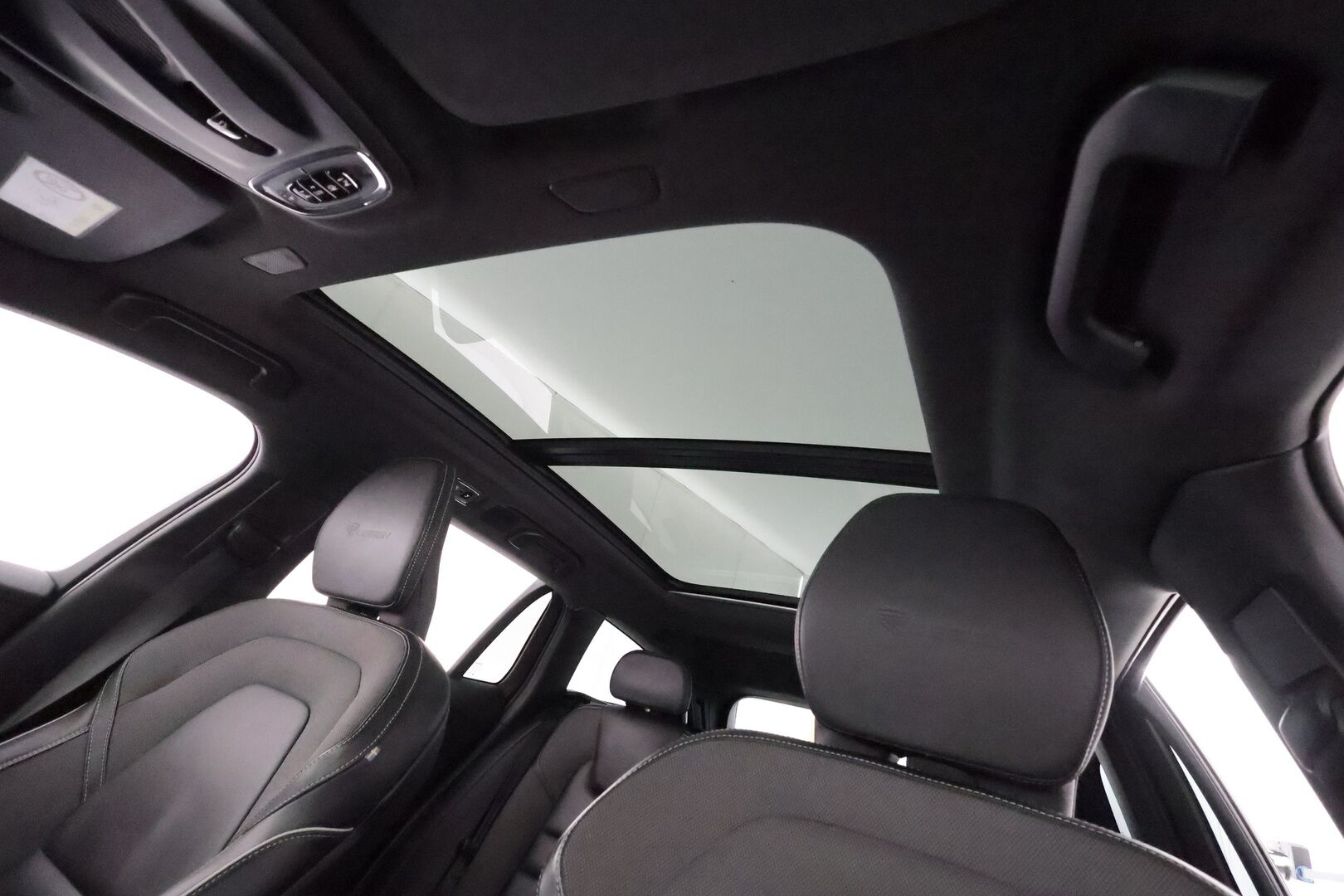 Volvo V60 2019 T5 Business R-Design aut Polestar **HUD / Panorama / B&W / Webasto / 360 Kamera / Muistipenkki / Adapt. vakkari** - 3,99 % KORKOTARJOUS TÄHÄN AUTOON - Suomi-auto / Merkkihuollettu 