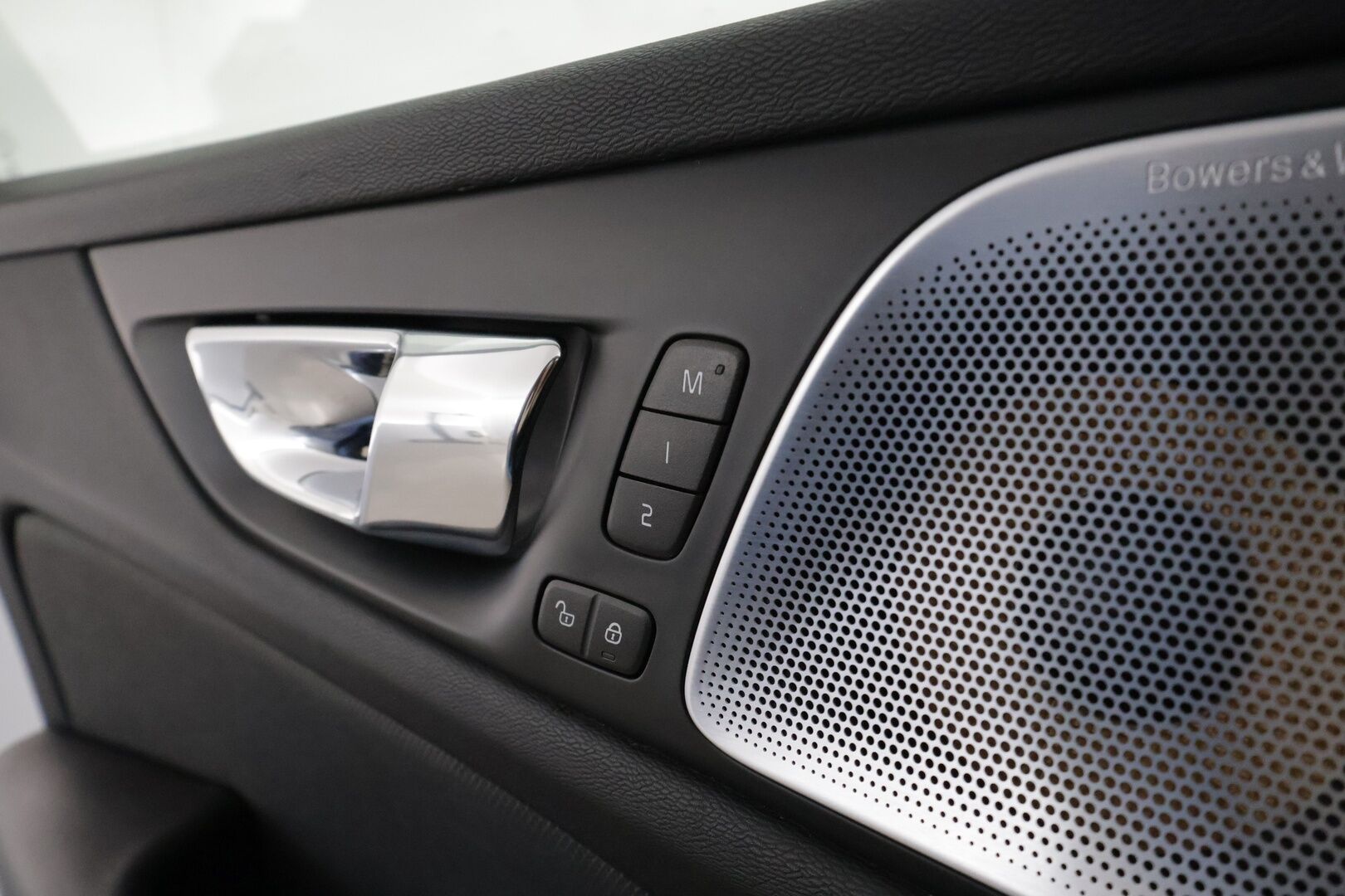 Volvo V60 2019 T5 Business R-Design aut Polestar **HUD / Panorama / B&W / Webasto / 360 Kamera / Muistipenkki / Adapt. vakkari** - 3,99 % KORKOTARJOUS TÄHÄN AUTOON - Suomi-auto / Merkkihuollettu 