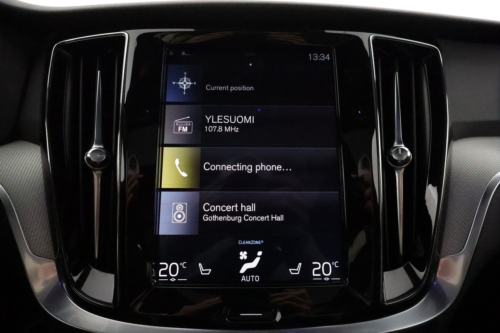 Volvo V60 2019 T5 Business R-Design aut Polestar **HUD / Panorama / B&W / Webasto / 360 Kamera / Muistipenkki / Adapt. vakkari** - 3,99 % KORKOTARJOUS TÄHÄN AUTOON - Suomi-auto / Merkkihuollettu 