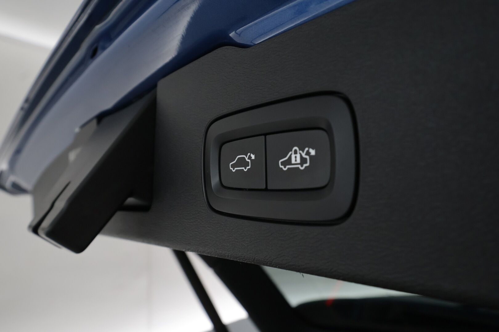 Volvo V60 2019 T5 Business R-Design aut Polestar **HUD / Panorama / B&W / Webasto / 360 Kamera / Muistipenkki / Adapt. vakkari** - 3,99 % KORKOTARJOUS TÄHÄN AUTOON - Suomi-auto / Merkkihuollettu 