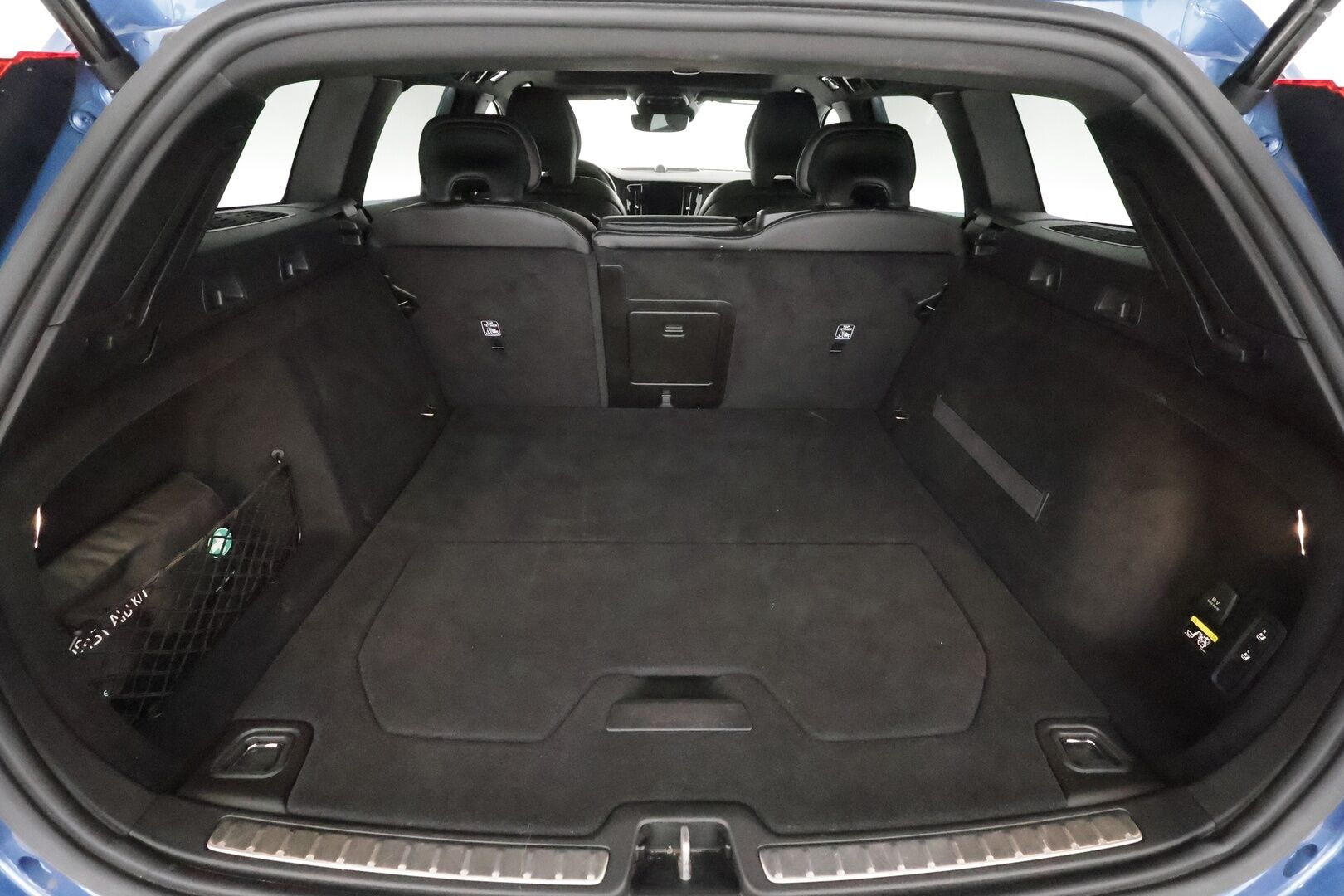 Volvo V60 2019 T5 Business R-Design aut Polestar **HUD / Panorama / B&W / Webasto / 360 Kamera / Muistipenkki / Adapt. vakkari** - 3,99 % KORKOTARJOUS TÄHÄN AUTOON - Suomi-auto / Merkkihuollettu 