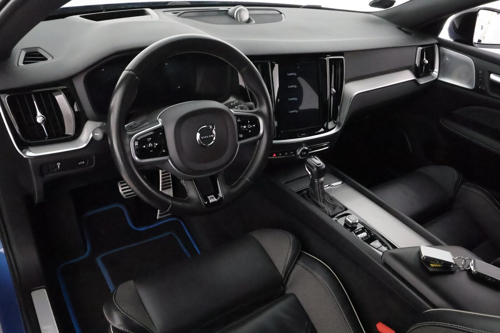 Volvo V60 2019 T5 Business R-Design aut Polestar **HUD / Panorama / B&W / Webasto / 360 Kamera / Muistipenkki / Adapt. vakkari** - 3,99 % KORKOTARJOUS TÄHÄN AUTOON - Suomi-auto / Merkkihuollettu 