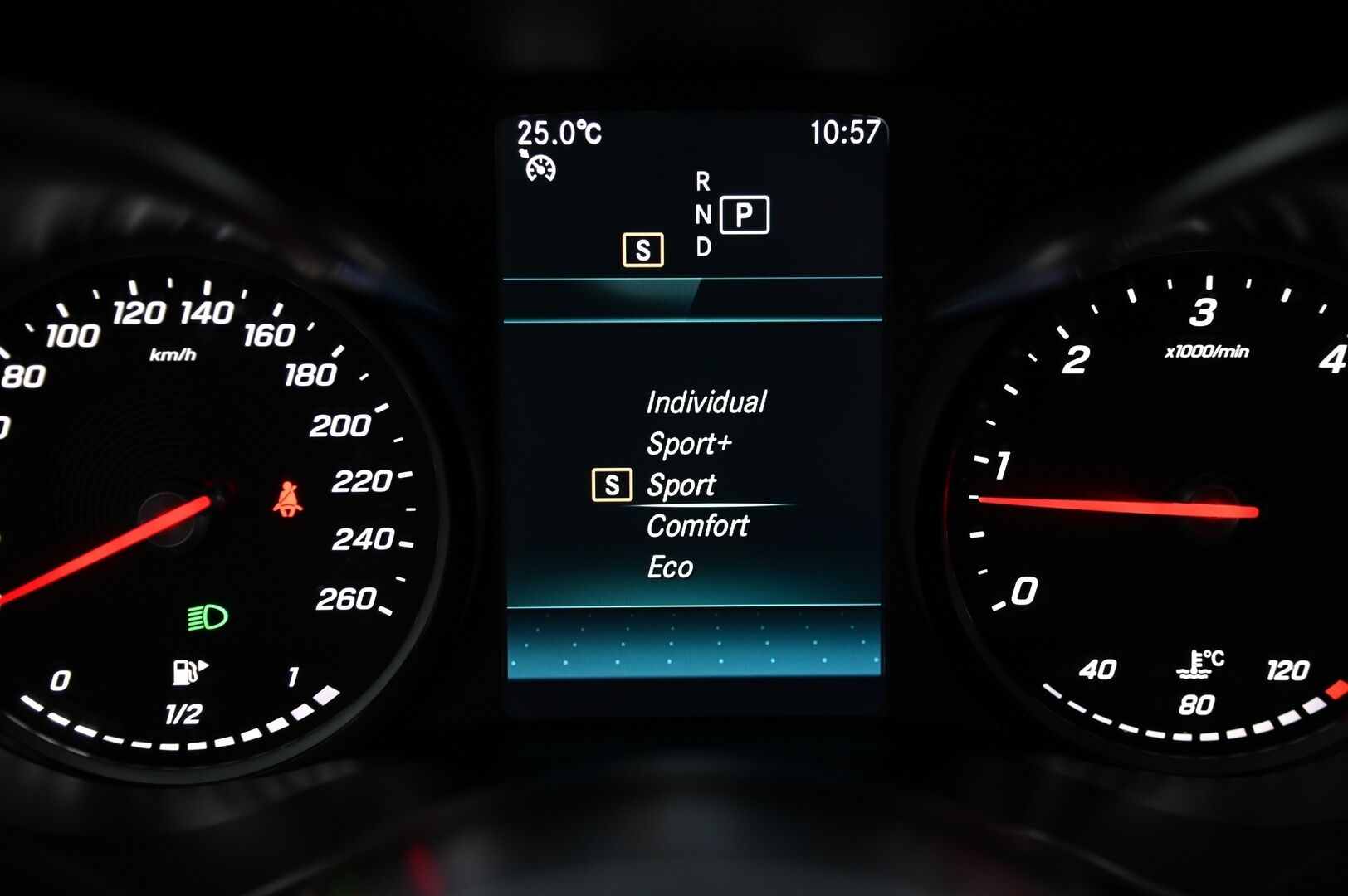 Mercedes-Benz C 2019 220 d T A Business AMG *Webasto / P-kamera / Vetokoukku / Led * - * Siisti / Näyttävät vanteet / hyvä huoltohistoria*