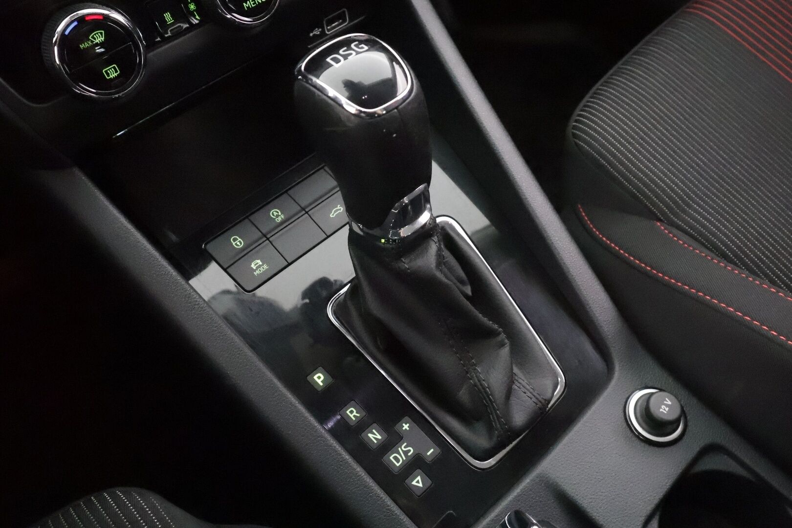 Skoda Octavia 2019 Combi 1,5 TSI Style BusinessLine DSG Autom. - | Juuri huollettu & Jakohihna vaihdettu! | ACC | Webasto | Koukku | P.Kamera | LED | Ratinlämmitys | Digimittaristo | Keyless | Apple&Android | Suomi-auto | Kahdet Renkaat |