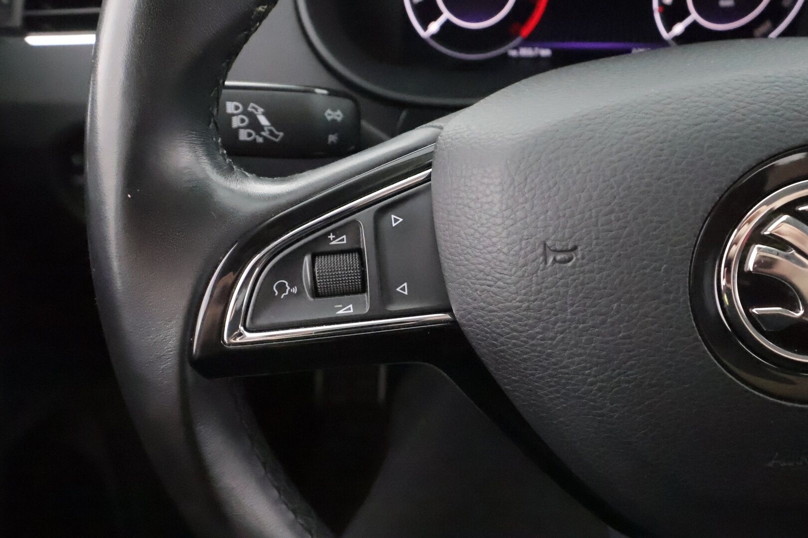 Skoda Octavia 2019 Combi 1,5 TSI Style BusinessLine DSG Autom. - | Juuri huollettu & Jakohihna vaihdettu! | ACC | Webasto | Koukku | P.Kamera | LED | Ratinlämmitys | Digimittaristo | Keyless | Apple&Android | Suomi-auto | Kahdet Renkaat |