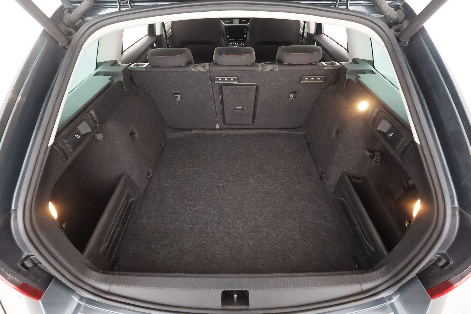 Skoda Octavia 2019 Combi 1,5 TSI Style BusinessLine DSG Autom. - | Juuri huollettu & Jakohihna vaihdettu! | ACC | Webasto | Koukku | P.Kamera | LED | Ratinlämmitys | Digimittaristo | Keyless | Apple&Android | Suomi-auto | Kahdet Renkaat |