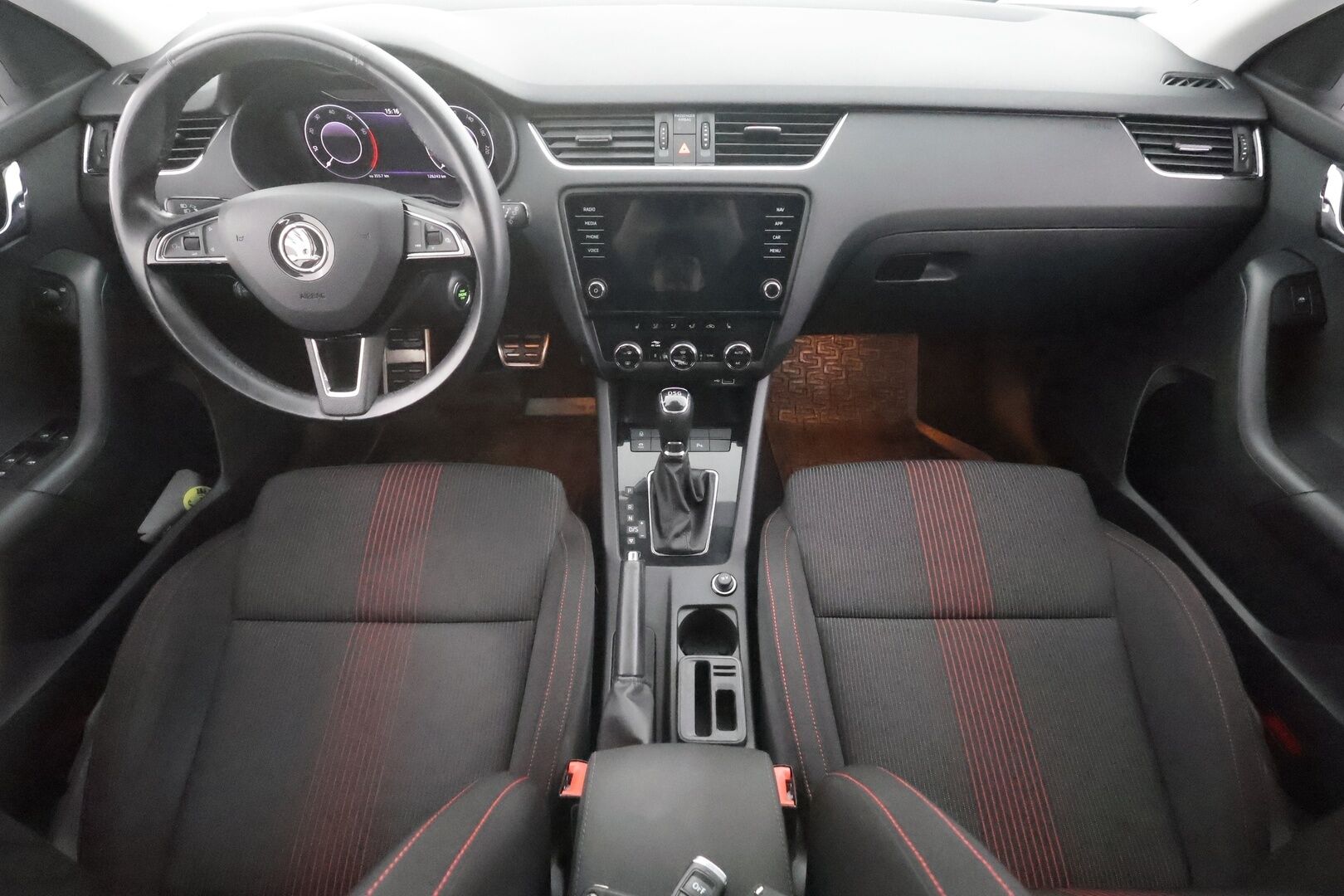 Skoda Octavia 2019 Combi 1,5 TSI Style BusinessLine DSG Autom. - | Juuri huollettu & Jakohihna vaihdettu! | ACC | Webasto | Koukku | P.Kamera | LED | Ratinlämmitys | Digimittaristo | Keyless | Apple&Android | Suomi-auto | Kahdet Renkaat |