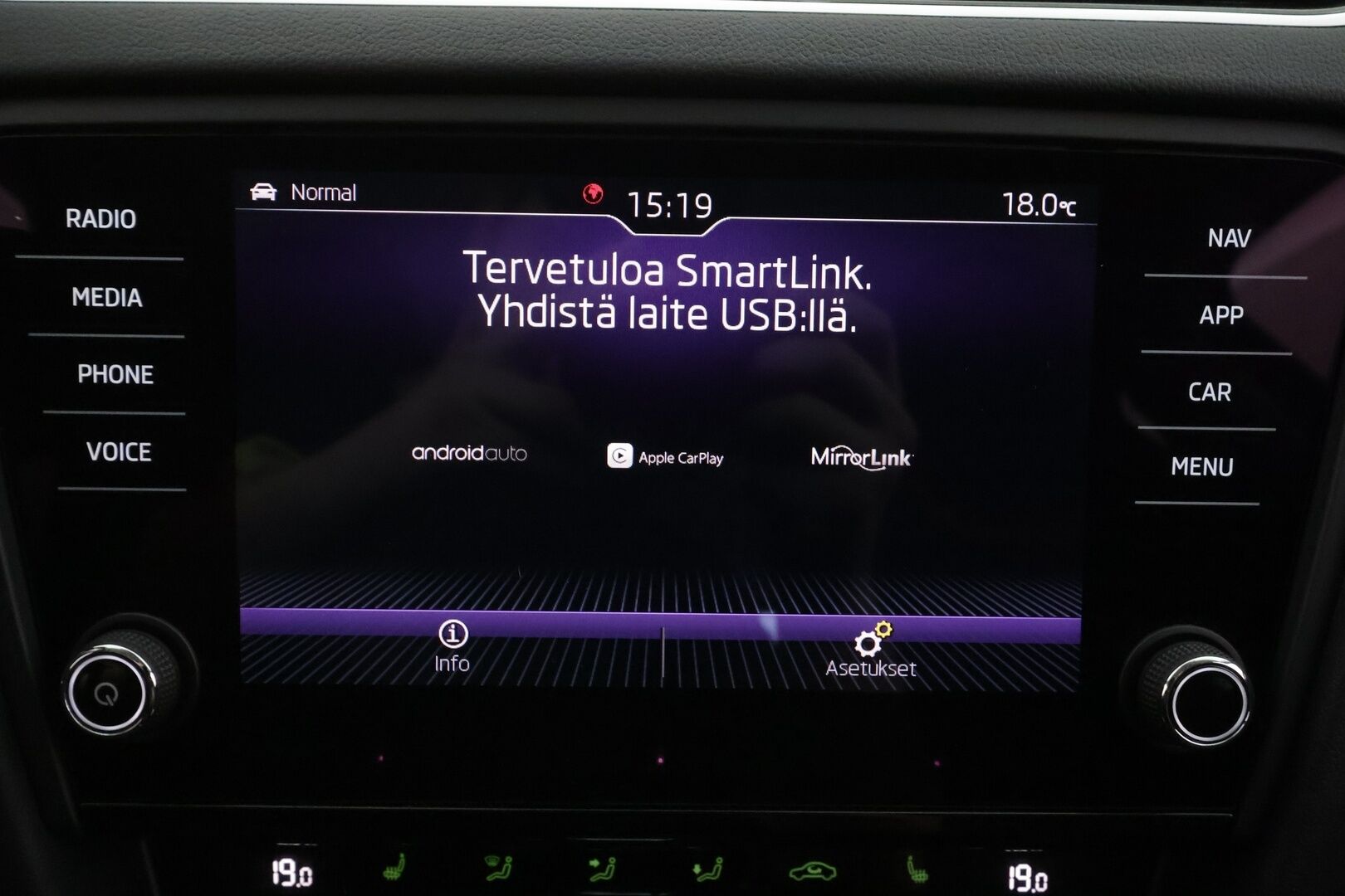 Skoda Octavia 2019 Combi 1,5 TSI Style BusinessLine DSG Autom. - | Juuri huollettu & Jakohihna vaihdettu! | ACC | Webasto | Koukku | P.Kamera | LED | Ratinlämmitys | Digimittaristo | Keyless | Apple&Android | Suomi-auto | Kahdet Renkaat |