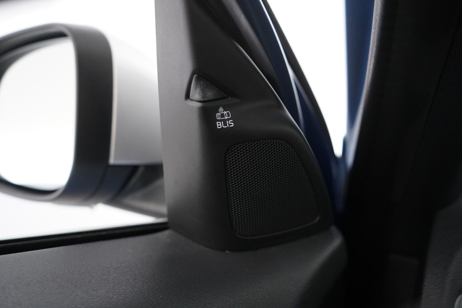 Volvo V60 2015 D6 AWD R-Design plug in hybrid aut * ACC / Webasto / Kamera / Koukku / Blis* - SoH 90% / Juuri katsastettu / Kahdet renkaat / Hyvät varuseet