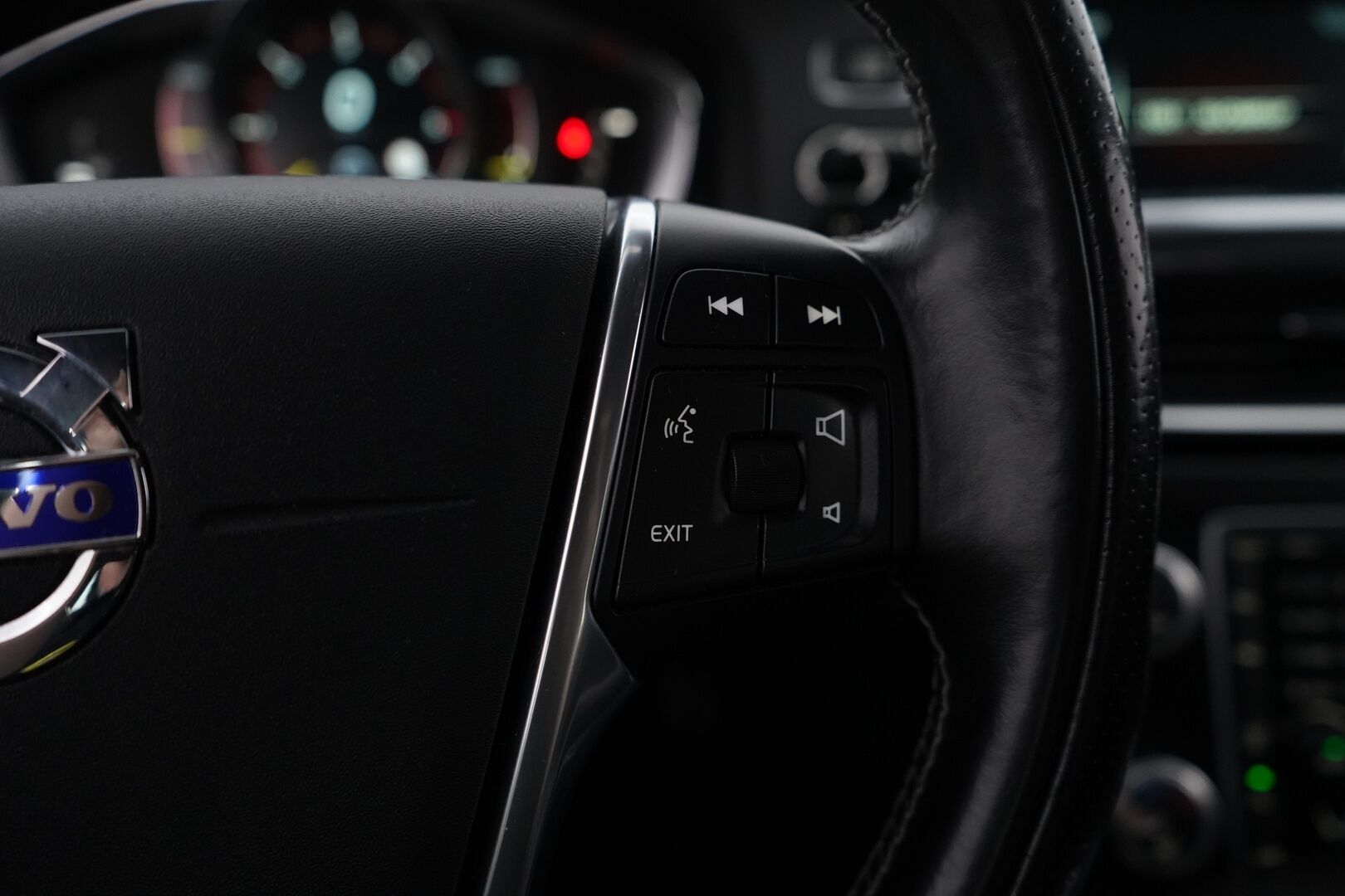Volvo V60 2015 D6 AWD R-Design plug in hybrid aut * ACC / Webasto / Kamera / Koukku / Blis* - SoH 90% / Juuri katsastettu / Kahdet renkaat / Hyvät varuseet