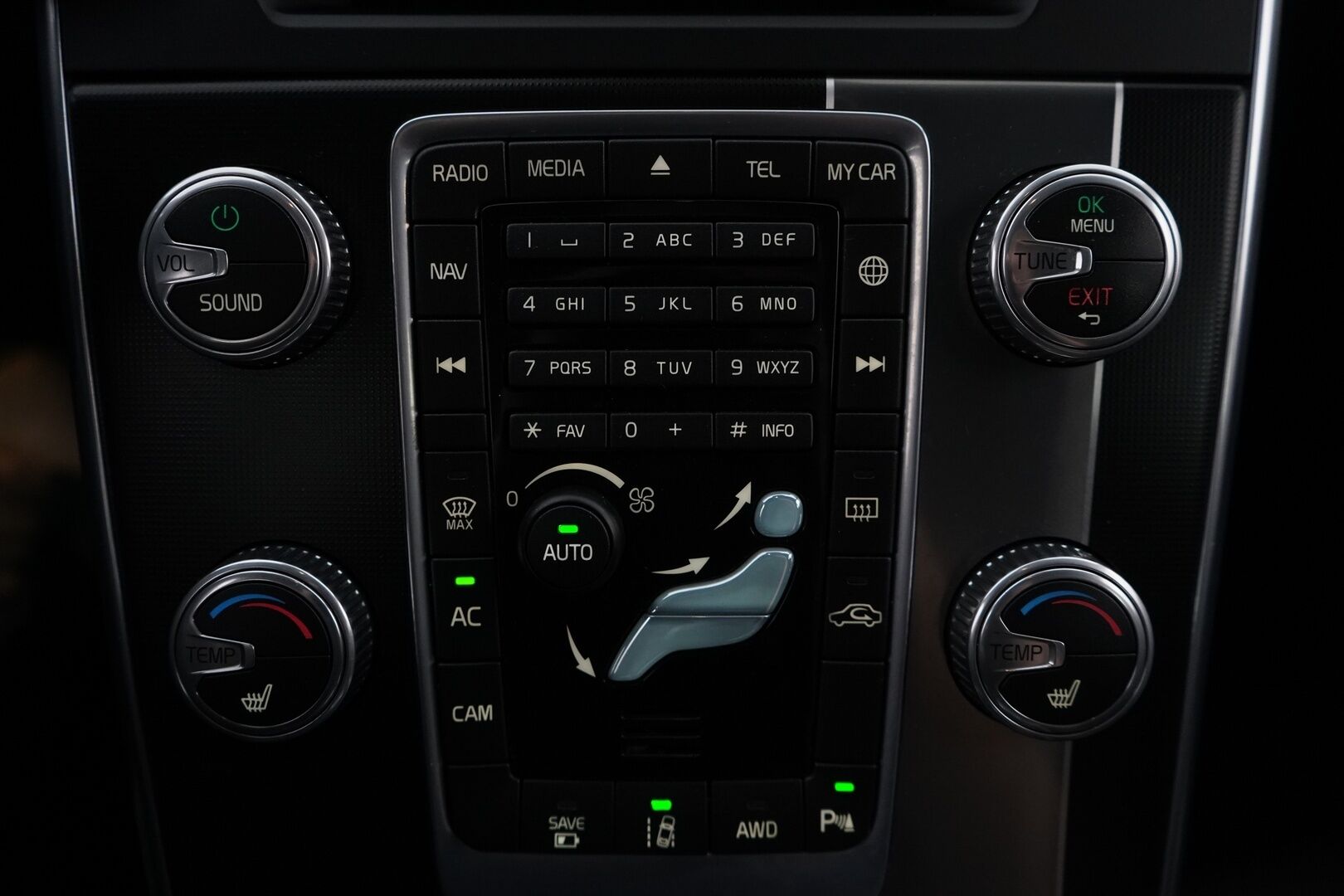 Volvo V60 2015 D6 AWD R-Design plug in hybrid aut * ACC / Webasto / Kamera / Koukku / Blis* - SoH 90% / Juuri katsastettu / Kahdet renkaat / Hyvät varuseet