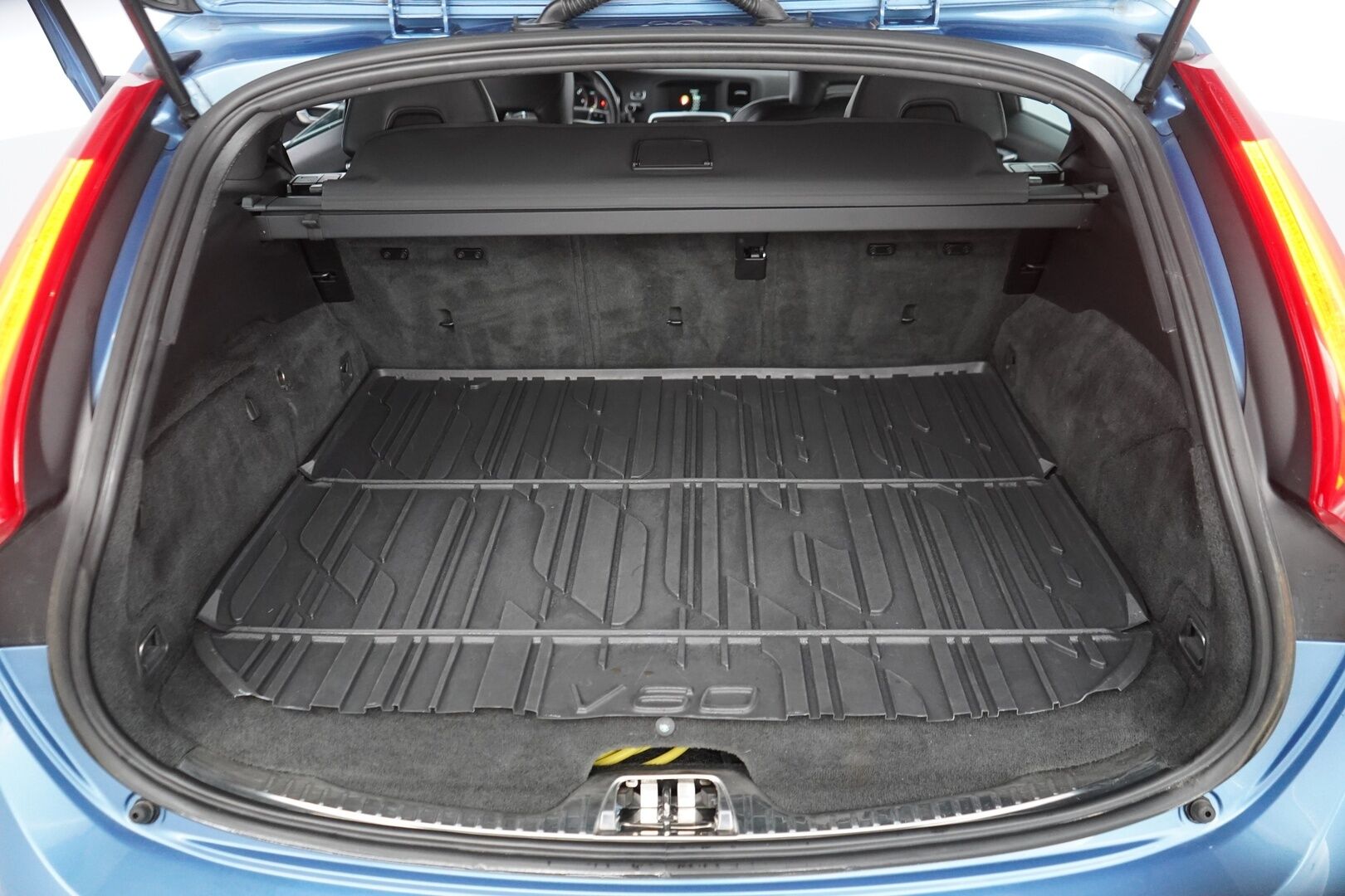 Volvo V60 2015 D6 AWD R-Design plug in hybrid aut * ACC / Webasto / Kamera / Koukku / Blis* - SoH 90% / Juuri katsastettu / Kahdet renkaat / Hyvät varuseet