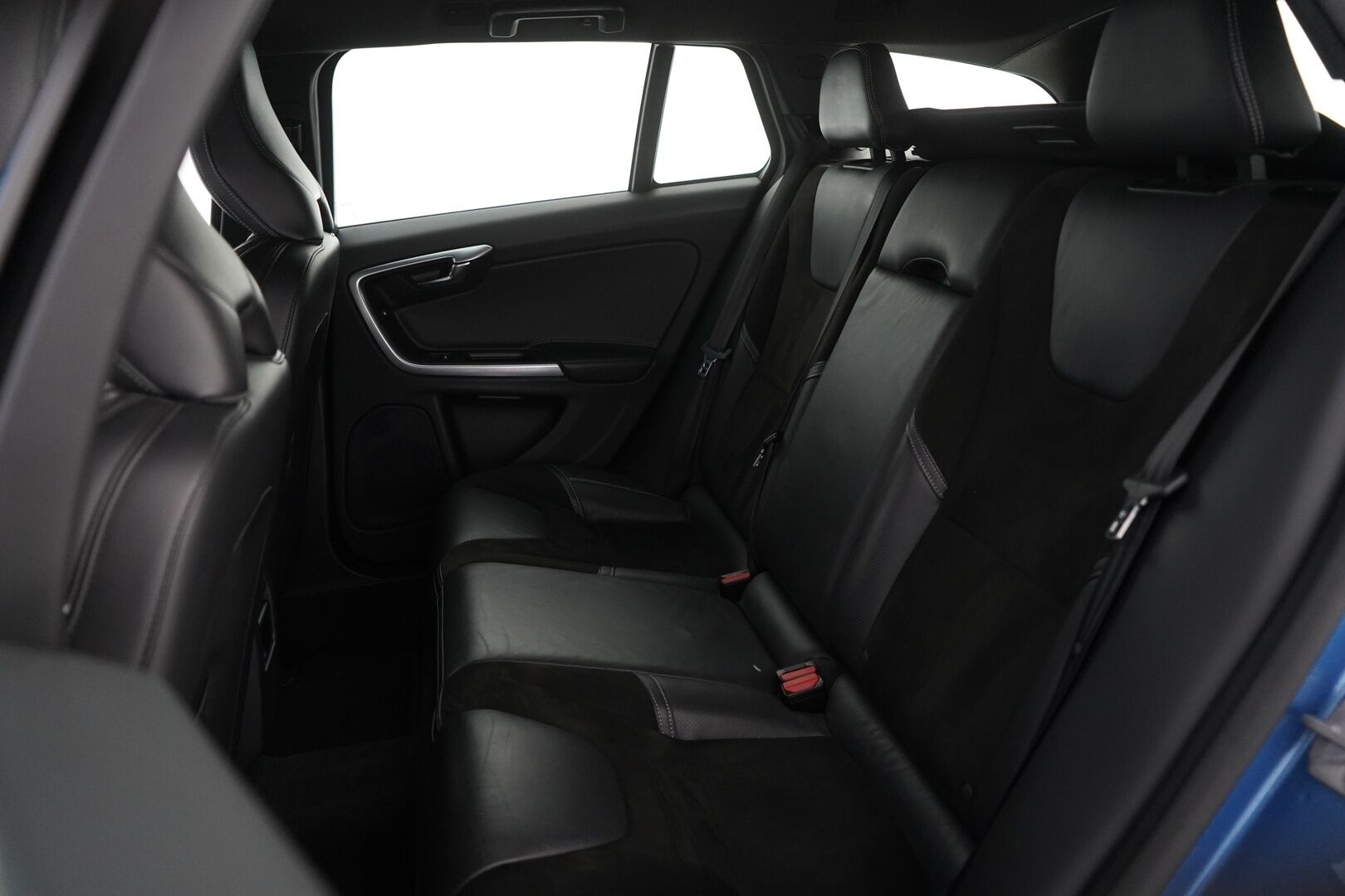 Volvo V60 2015 D6 AWD R-Design plug in hybrid aut * ACC / Webasto / Kamera / Koukku / Blis* - SoH 90% / Juuri katsastettu / Kahdet renkaat / Hyvät varuseet
