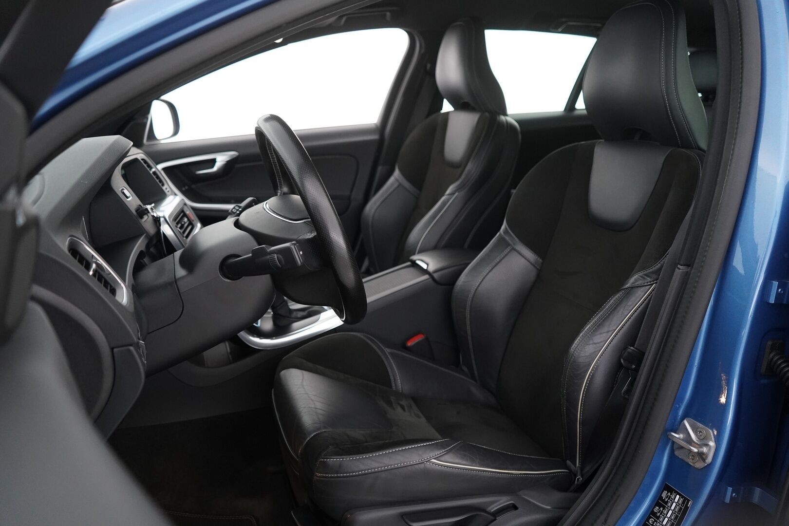 Volvo V60 2015 D6 AWD R-Design plug in hybrid aut * ACC / Webasto / Kamera / Koukku / Blis* - SoH 90% / Juuri katsastettu / Kahdet renkaat / Hyvät varuseet