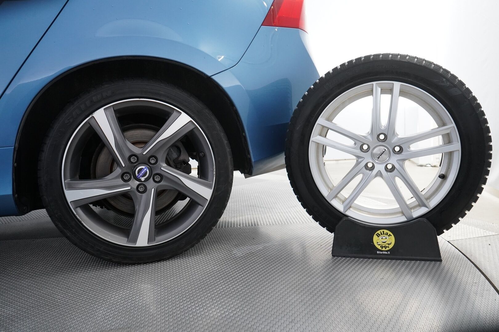 Volvo V60 2015 D6 AWD R-Design plug in hybrid aut * ACC / Webasto / Kamera / Koukku / Blis* - SoH 90% / Juuri katsastettu / Kahdet renkaat / Hyvät varuseet
