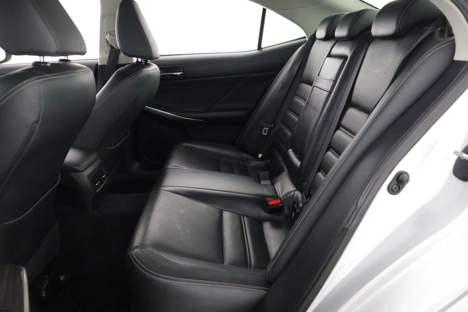 Lexus IS 2014 300h Executive A. *Lohko / Keyless / Mark Levinson / Ilmastoidut nahat* - Juuri katsastettu