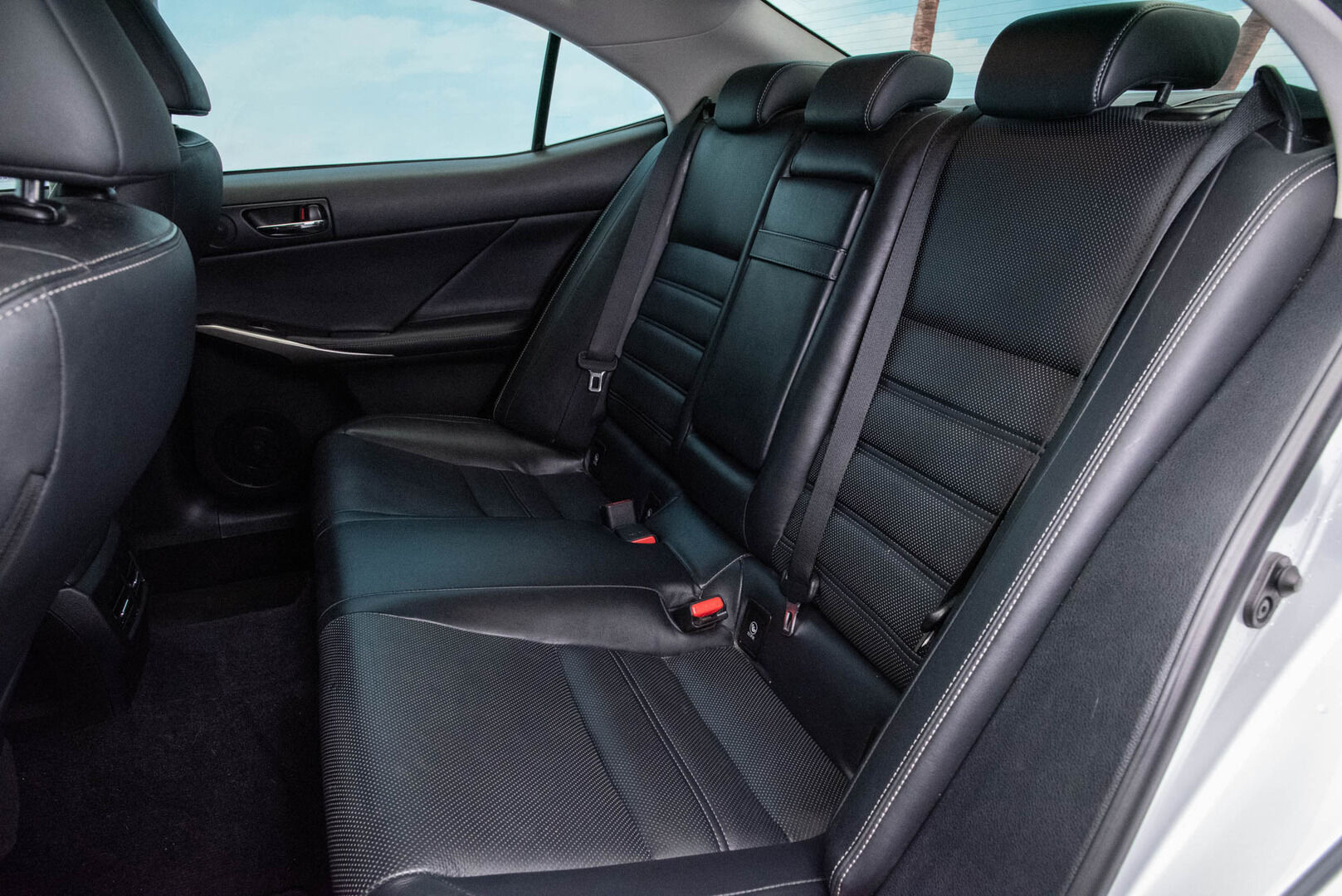 Lexus IS 2014 300h Executive A. *Lohko / Keyless / Mark Levinson / Ilmastoidut nahat* - Juuri katsastettu