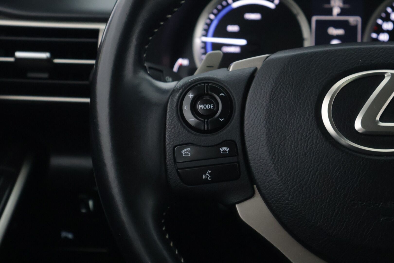 Lexus IS 2014 300h Executive A. *Lohko / Keyless / Mark Levinson / Ilmastoidut nahat* - Juuri katsastettu