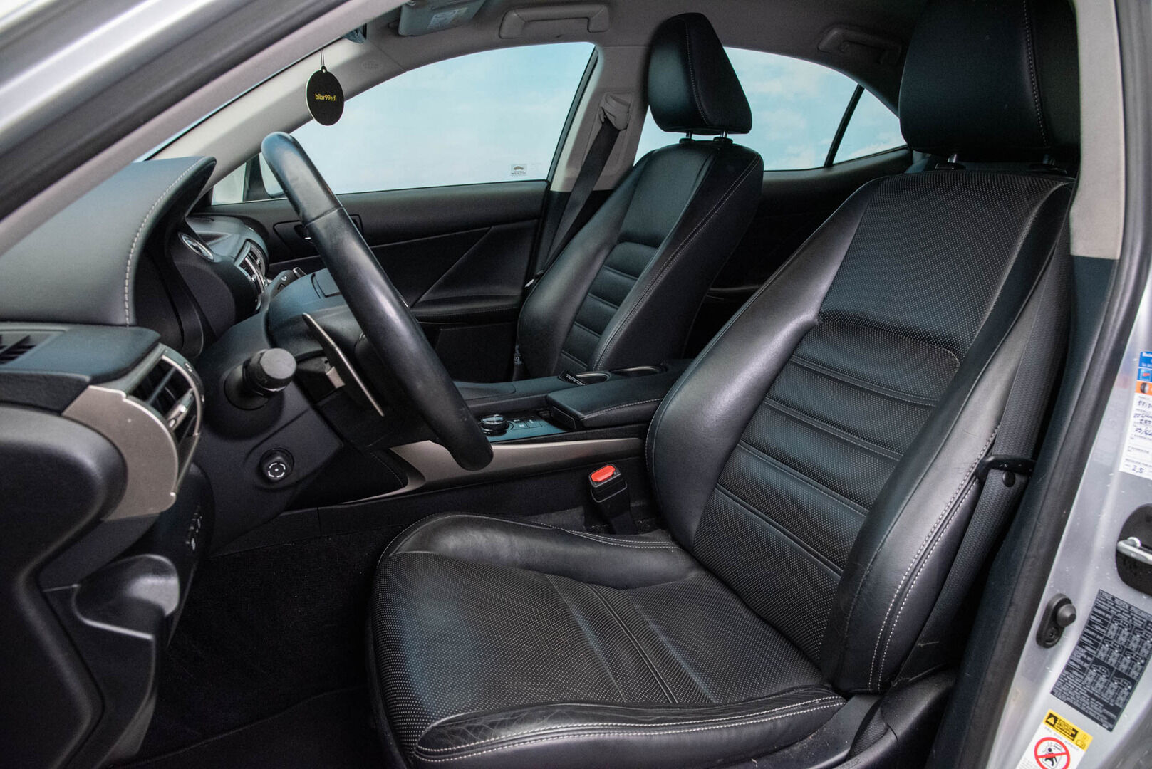 Lexus IS 2014 300h Executive A. *Lohko / Keyless / Mark Levinson / Ilmastoidut nahat* - Juuri katsastettu