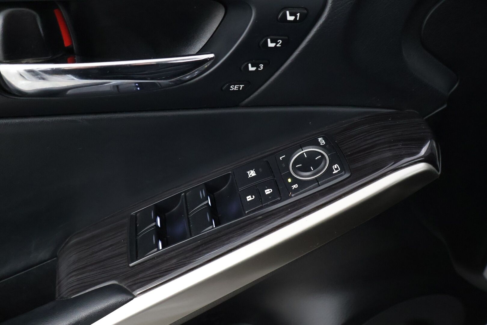 Lexus IS 2014 300h Executive A. *Lohko / Keyless / Mark Levinson / Ilmastoidut nahat* - Juuri katsastettu