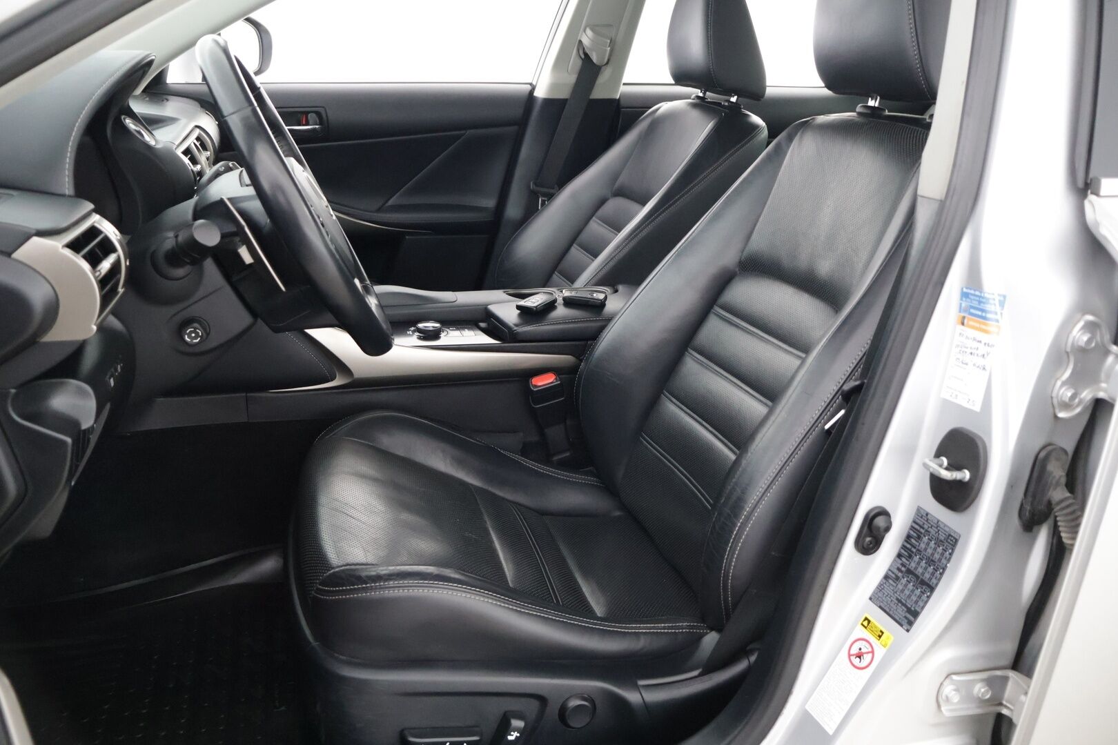 Lexus IS 2014 300h Executive A. *Lohko / Keyless / Mark Levinson / Ilmastoidut nahat* - Juuri katsastettu