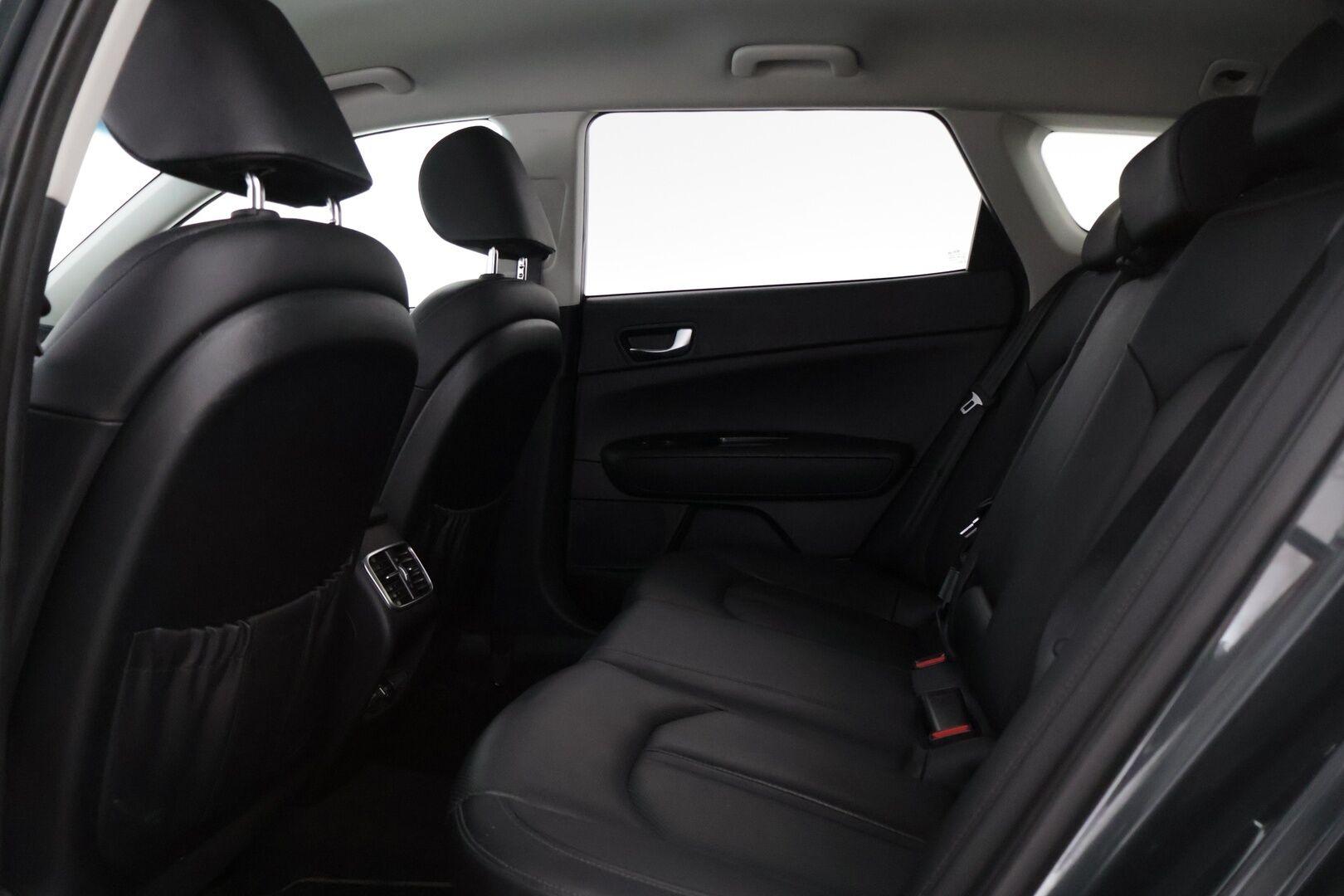 Kia Optima 2020 1,6 CRDi SCR ISG Business Premium Edition SW DCT A/T * Facelift / Webasto / Adapt. vakkari / KeylessGo / P.kamera * - *Jakohihna vaihdettu 165tkm / Carplay&AndroidAuto / Ilmastoidut nahat edessä! / Navi / Kuskin penkki muistilla!*
