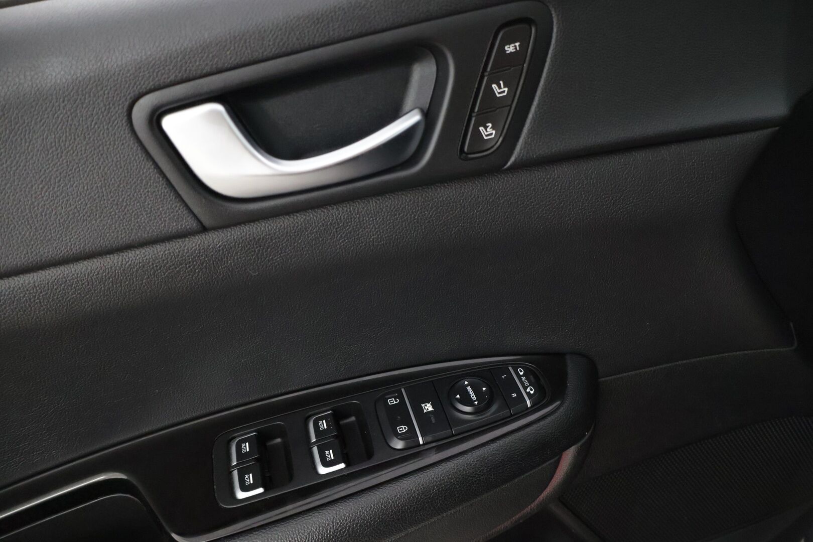 Kia Optima 2020 1,6 CRDi SCR ISG Business Premium Edition SW DCT A/T * Facelift / Webasto / Adapt. vakkari / KeylessGo / P.kamera * - *Jakohihna vaihdettu 165tkm / Carplay&AndroidAuto / Ilmastoidut nahat edessä! / Navi / Kuskin penkki muistilla!*