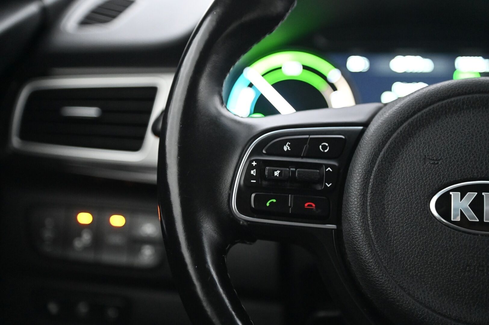 Kia Niro plug-in 2019 1,6 GDI Business Luxury DCT *JBL / ACC / Keylessgo / Koukku / Ilmastoidut Penkit / P*kamera / Tutkat* - *Siisti juuri saapunut / 2x renkaat*