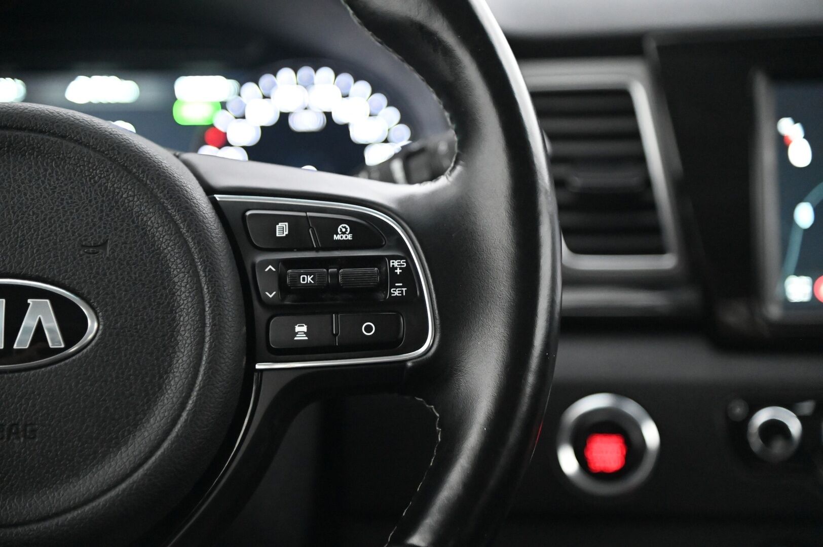 Kia Niro plug-in 2019 1,6 GDI Business Luxury DCT *JBL / ACC / Keylessgo / Koukku / Ilmastoidut Penkit / P*kamera / Tutkat* - *Siisti juuri saapunut / 2x renkaat*