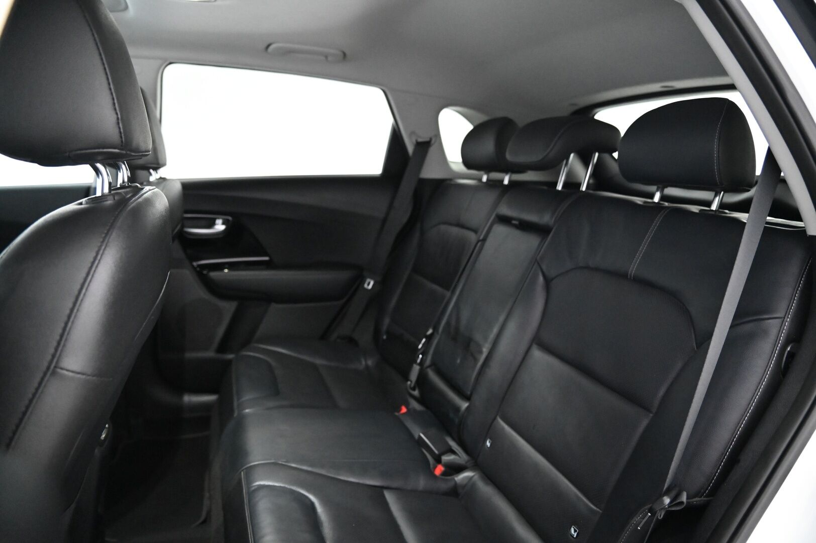 Kia Niro plug-in 2019 1,6 GDI Business Luxury DCT *JBL / ACC / Keylessgo / Koukku / Ilmastoidut Penkit / P*kamera / Tutkat* - *Siisti juuri saapunut / 2x renkaat*
