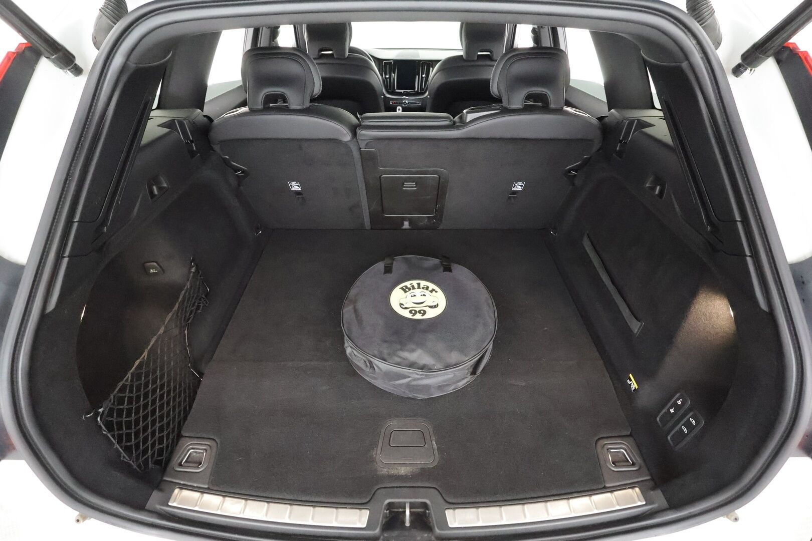Volvo XC60 2019 T8 AWD R-Design aut * Ilma-alusta / Pilot assist / Webasto / H/K / Muistipenkki / Panorama / P.Kamera / Sporttipenkit / Full-LED  * - Suomi-auto / Kahdet Renkaat / Koti & Kauppalaturi