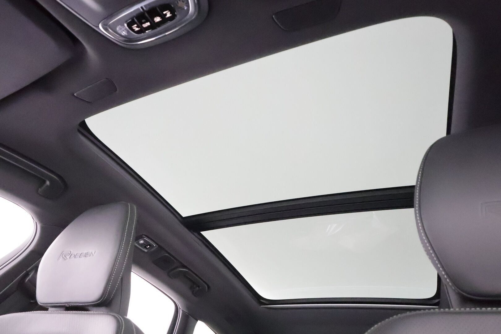 Volvo XC60 2019 T8 AWD R-Design aut * Ilma-alusta / Pilot assist / Webasto / H/K / Muistipenkki / Panorama / P.Kamera / Sporttipenkit / Full-LED  * - Suomi-auto / Kahdet Renkaat / Koti & Kauppalaturi
