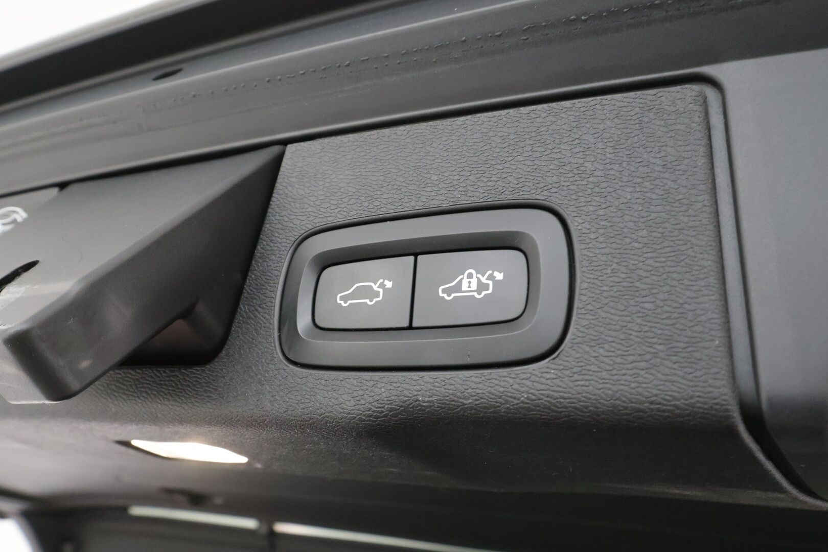 Volvo XC60 2019 T8 AWD R-Design aut * Ilma-alusta / Pilot assist / Webasto / H/K / Muistipenkki / Panorama / P.Kamera / Sporttipenkit / Full-LED  * - Suomi-auto / Kahdet Renkaat / Koti & Kauppalaturi