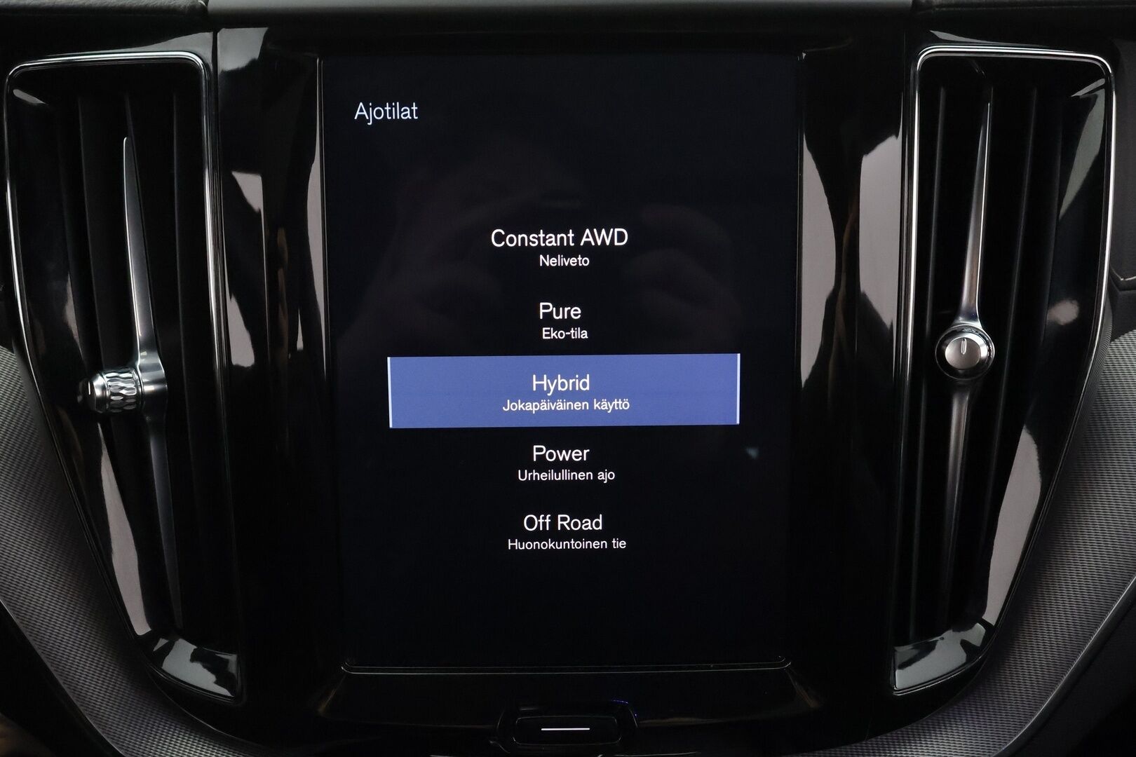 Volvo XC60 2019 T8 AWD R-Design aut * Ilma-alusta / Pilot assist / Webasto / H/K / Muistipenkki / Panorama / P.Kamera / Sporttipenkit / Full-LED  * - Suomi-auto / Kahdet Renkaat / Koti & Kauppalaturi - HULLUT AVAJAISHULINAT KORKOTARJOUS 3,29 %