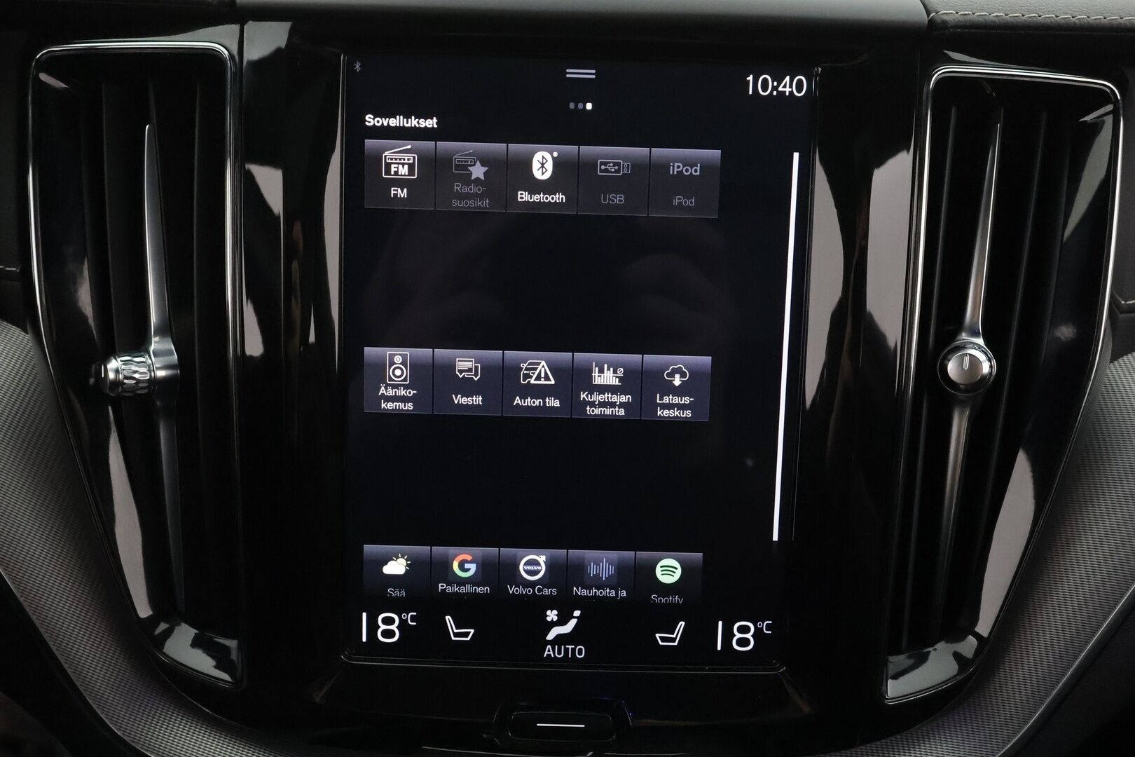 Volvo XC60 2019 T8 AWD R-Design aut * Ilma-alusta / Pilot assist / Webasto / H/K / Muistipenkki / Panorama / P.Kamera / Sporttipenkit / Full-LED  * - Suomi-auto / Kahdet Renkaat / Koti & Kauppalaturi - HULLUT AVAJAISHULINAT KORKOTARJOUS 3,29 %