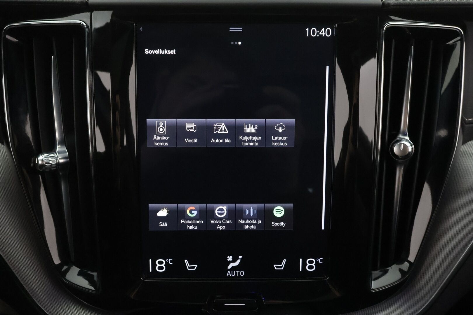 Volvo XC60 2019 T8 AWD R-Design aut * Ilma-alusta / Pilot assist / Webasto / H/K / Muistipenkki / Panorama / P.Kamera / Sporttipenkit / Full-LED  * - Suomi-auto / Kahdet Renkaat / Koti & Kauppalaturi