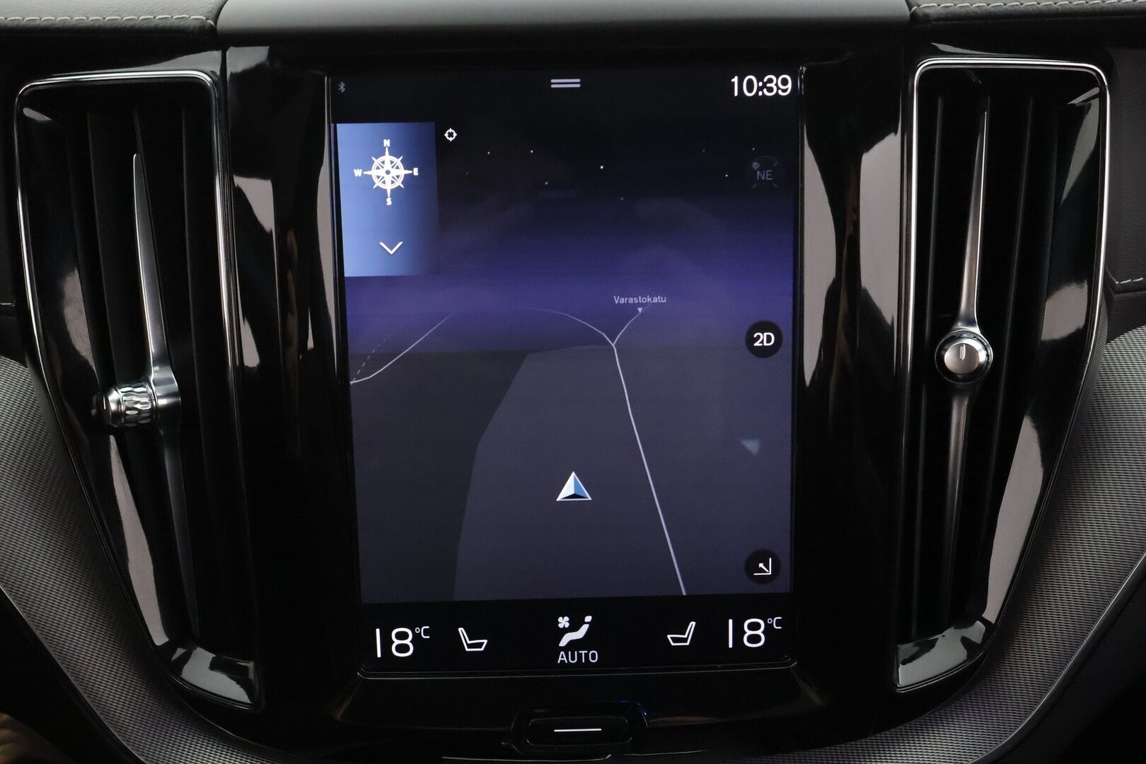 Volvo XC60 2019 T8 AWD R-Design aut * Ilma-alusta / Pilot assist / Webasto / H/K / Muistipenkki / Panorama / P.Kamera / Sporttipenkit / Full-LED  * - Suomi-auto / Kahdet Renkaat / Koti & Kauppalaturi