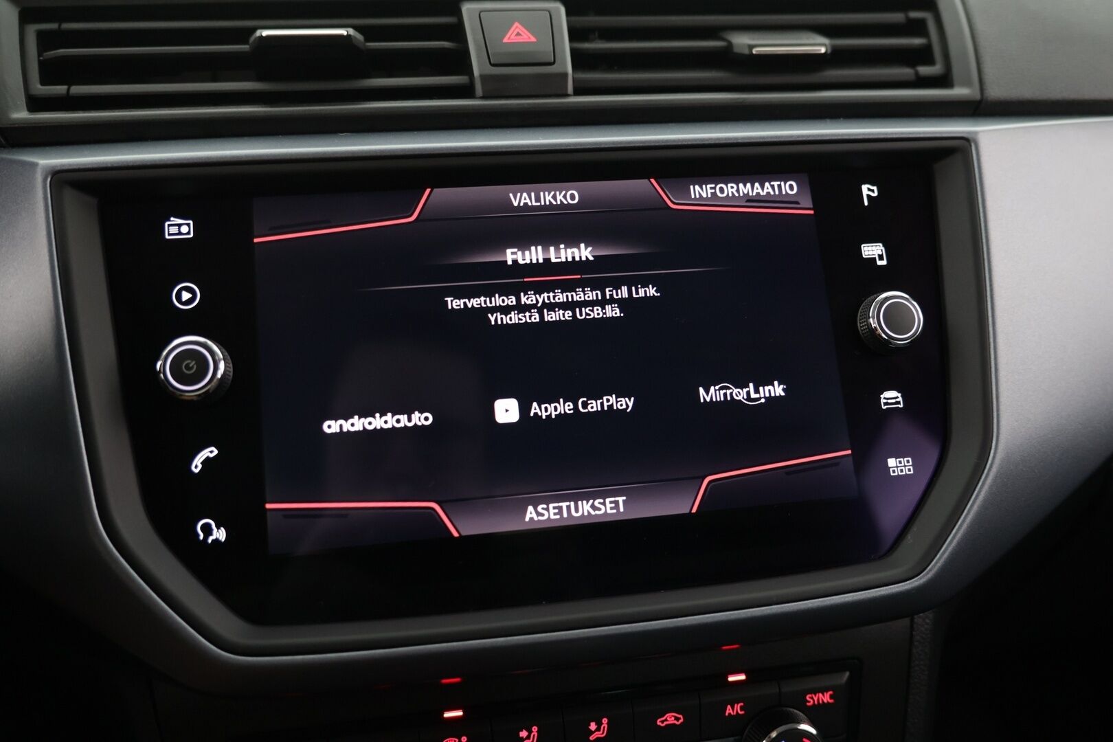 Seat Arona 2019 1,0 EcoTSI 115 Style DSG / P-Kamera / Lohkolämmitin /  / Apple Car play & Android Auto / - Todella siisti! / Huoltokirja / Taloudellinen
