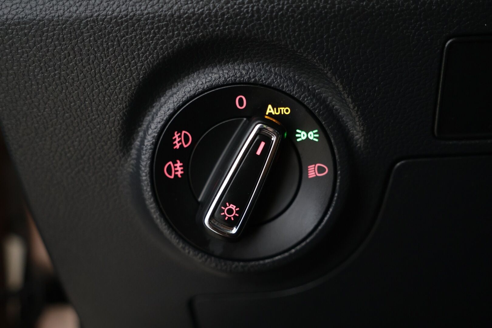 Seat Arona 2019 1,0 EcoTSI 115 Style DSG / P-Kamera / Lohkolämmitin /  / Apple Car play & Android Auto / - Todella siisti! / Huoltokirja / Taloudellinen