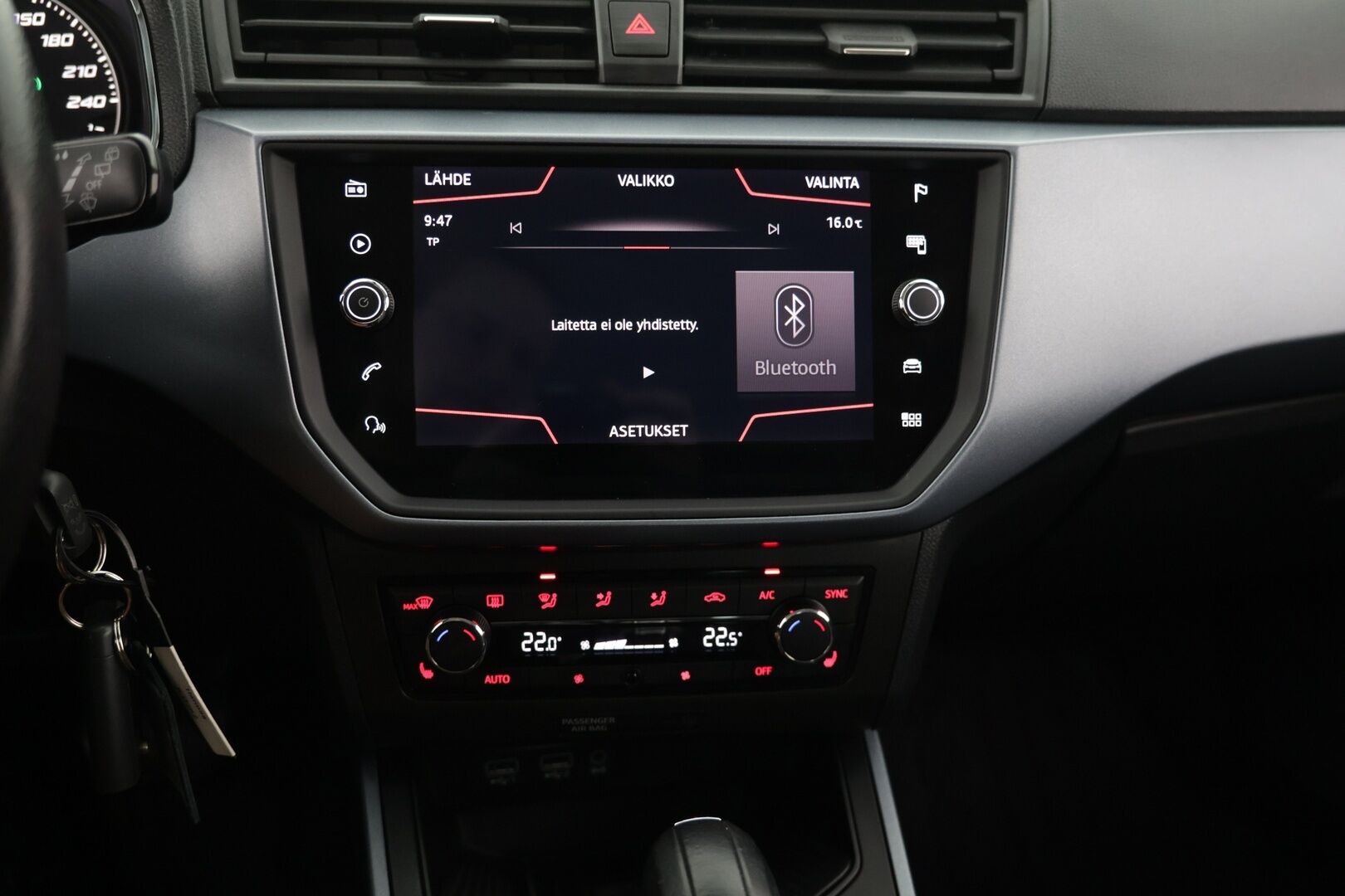 Seat Arona 2019 1,0 EcoTSI 115 Style DSG / P-Kamera / Lohkolämmitin /  / Apple Car play & Android Auto / - Todella siisti! / Huoltokirja / Taloudellinen