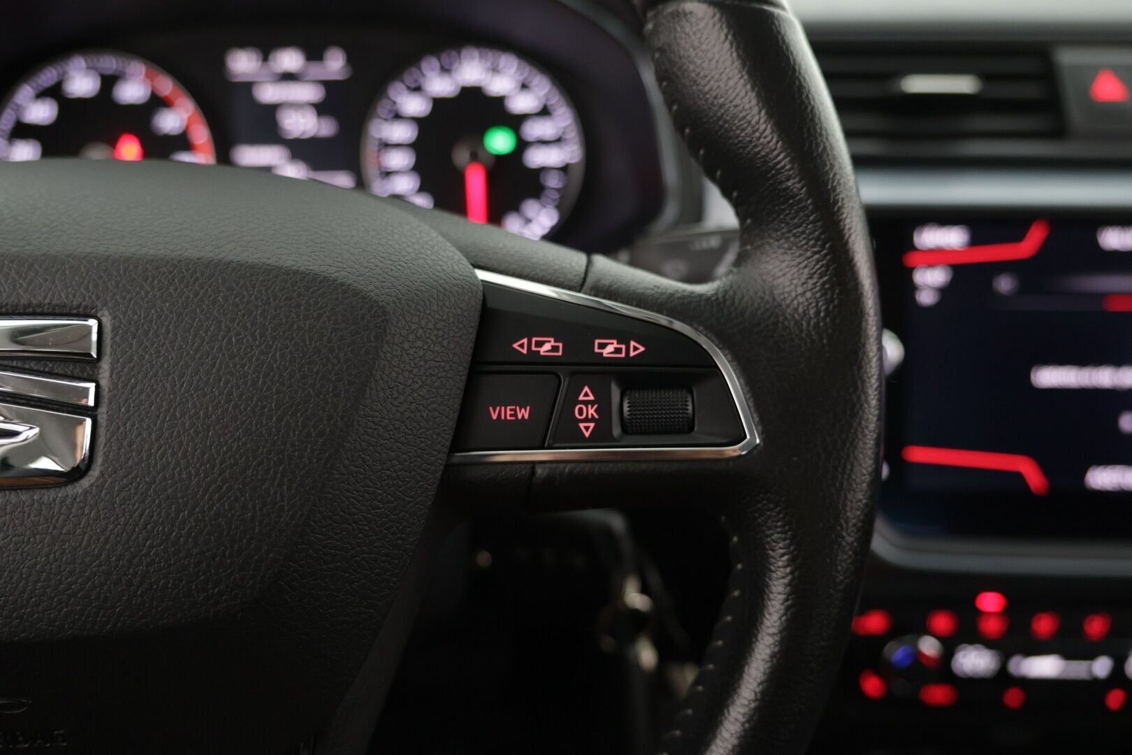 Seat Arona 2019 1,0 EcoTSI 115 Style DSG / P-Kamera / Lohkolämmitin /  / Apple Car play & Android Auto / - Todella siisti! / Huoltokirja / Taloudellinen