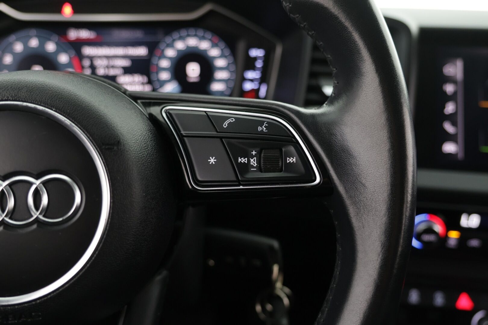 Audi A1 2019 Sportback Business 30 TFSI 85 kW S tronic - Digimittaristo | Vakkari | Suomi-auto |