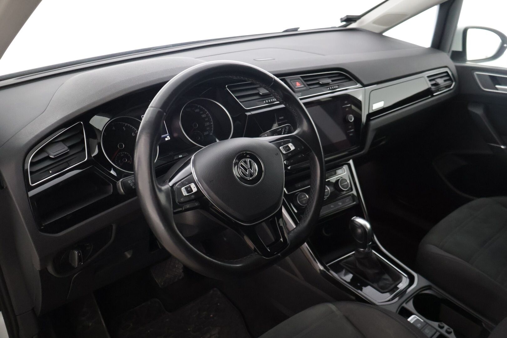 Volkswagen Touran 2019 Highline 1,5 TSI EVO 110 kW (150 hv) DSG-automaatti *Adapt. vakkari / Webasto / P. Tutkat / Sähkökontti / AppleCarPlay* - 7-paikkainen / Suomi-auto / Jakohihna vaihdettu! 