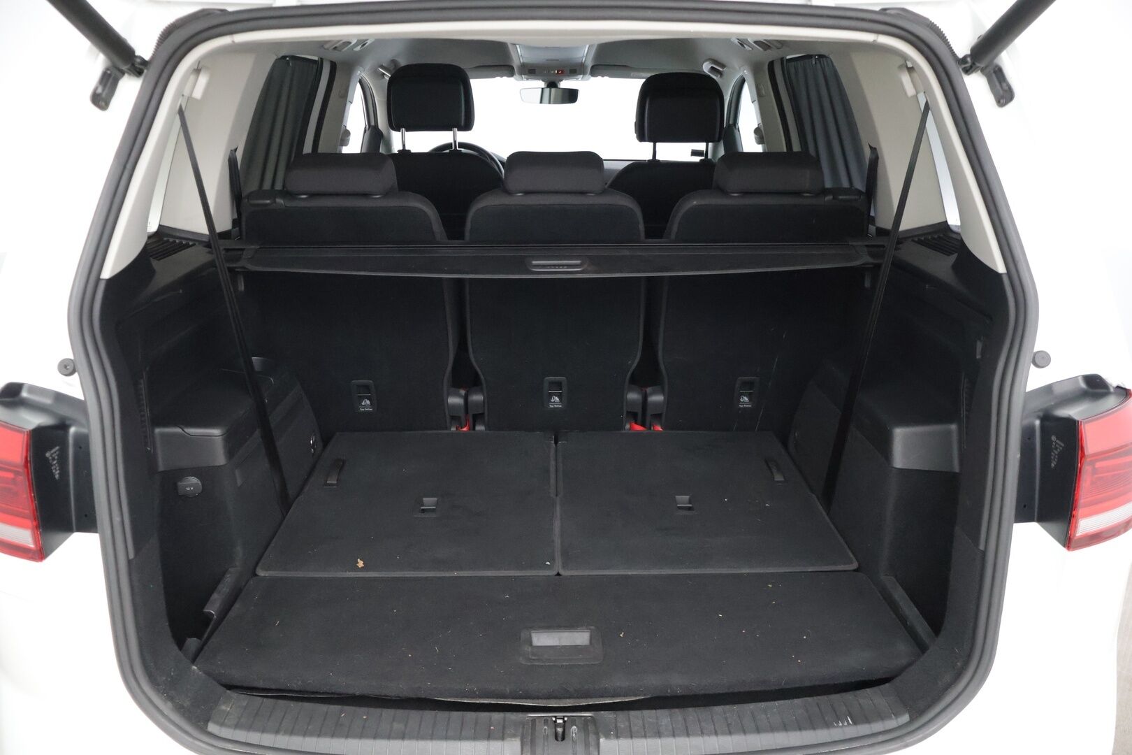 Volkswagen Touran 2019 Highline 1,5 TSI EVO 110 kW (150 hv) DSG-automaatti *Adapt. vakkari / Webasto / P. Tutkat / Sähkökontti / AppleCarPlay* - 7-paikkainen / Suomi-auto / Jakohihna vaihdettu! 