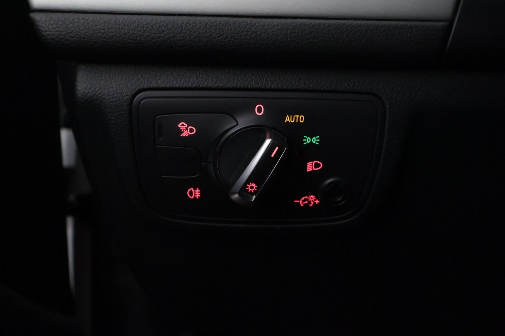 Audi A6 2014 Avant 3,0 V6 TDI 150 kW quattro S tronic Start-Stop * YritysOutlet - Myydään vain yrityksille * - *2 x renkaat aluvantein / Seuraava katsastus 08/2026*