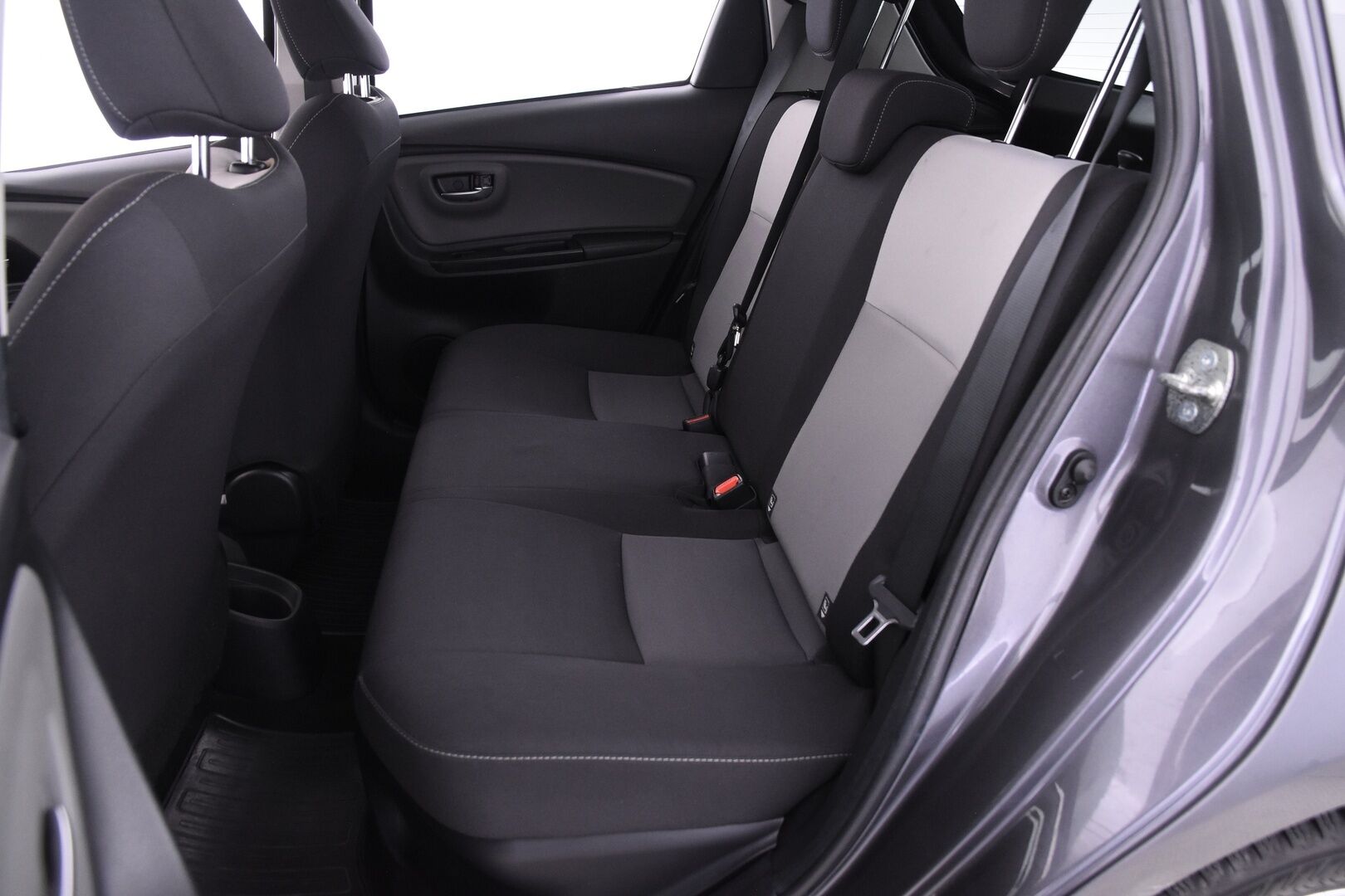 Toyota Yaris 2019 1,5 Hybrid Active 5ov / Merkkihuollettu / Peruutuskamera / Lohko .sis lämmitin / - * Suomi-auto / Taloudellinen / Näppärä *