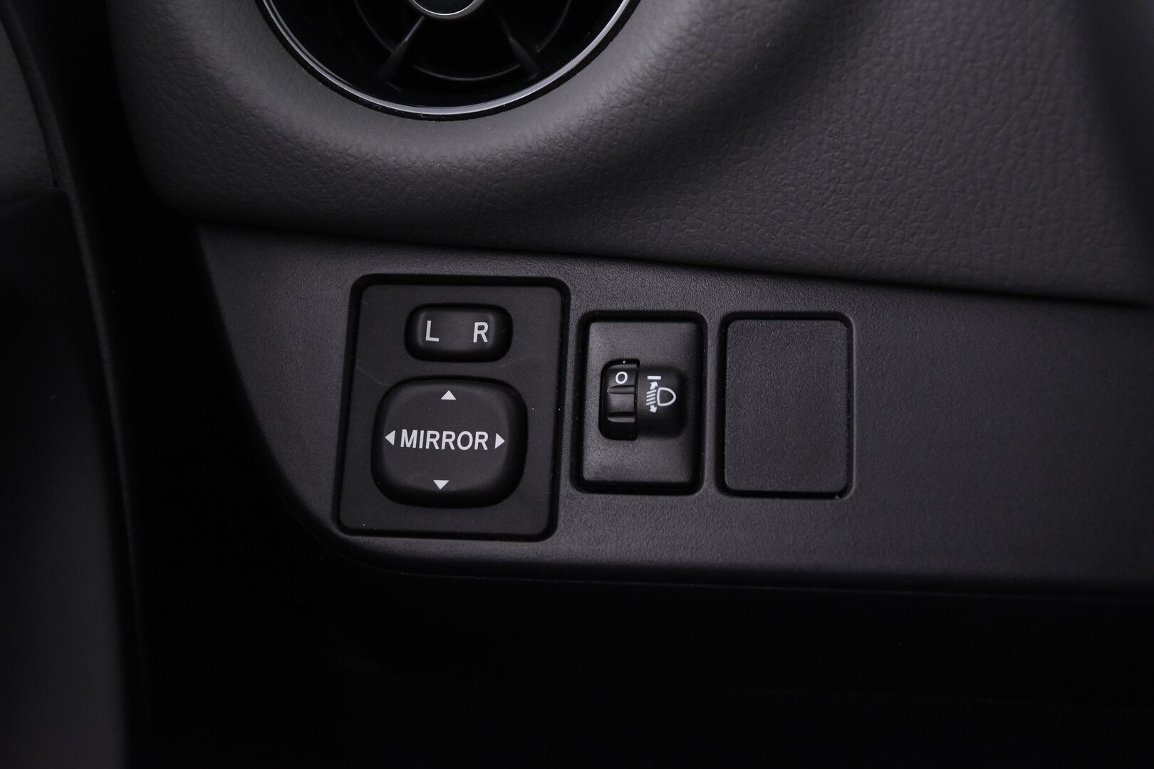 Toyota Yaris 2019 1,5 Hybrid Active 5ov / Merkkihuollettu / Peruutuskamera / Lohko .sis lämmitin / - * Suomi-auto / Taloudellinen / Näppärä *